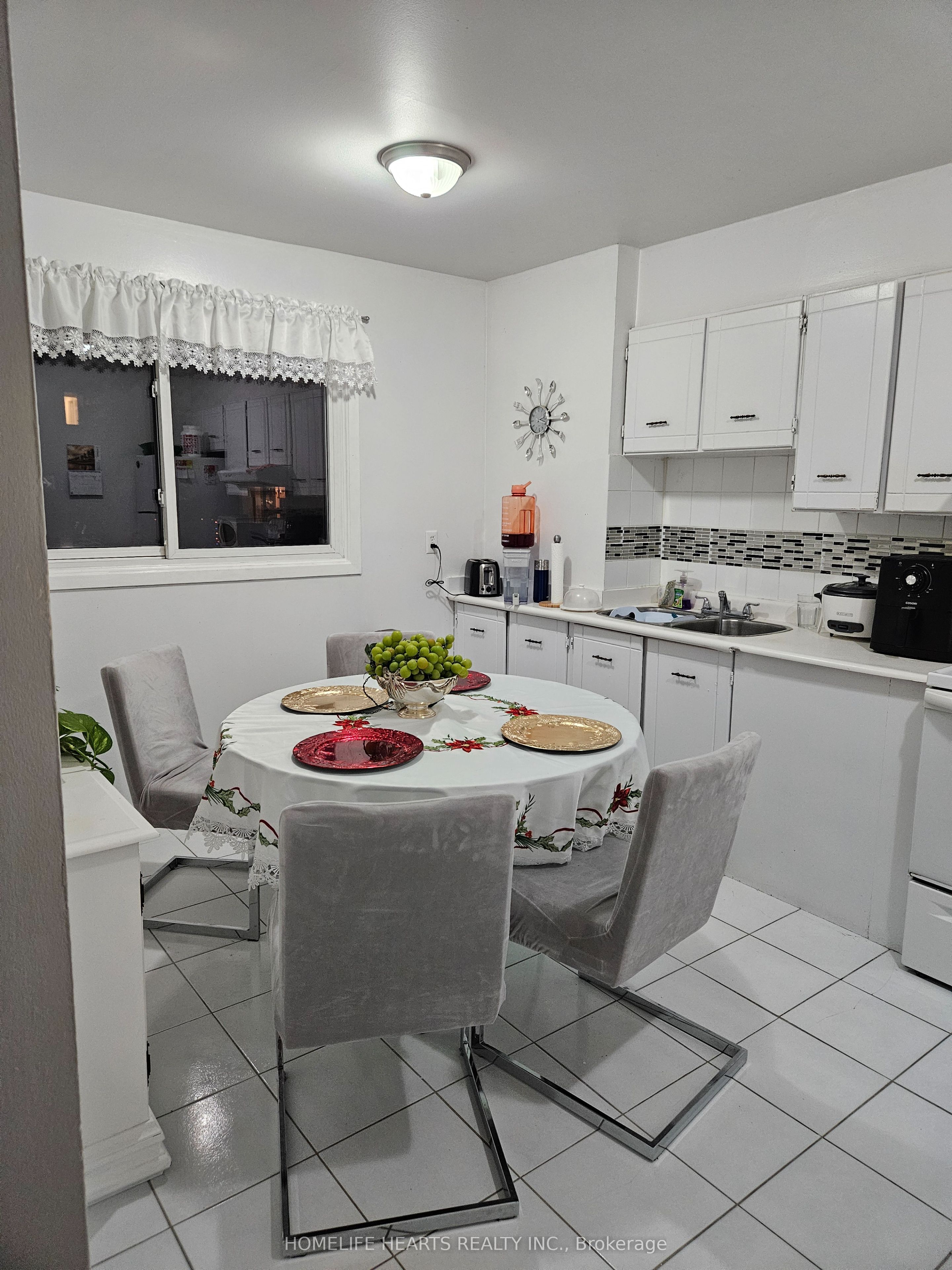 #7 - 1051 Cedarglen Gate Property Photo 11