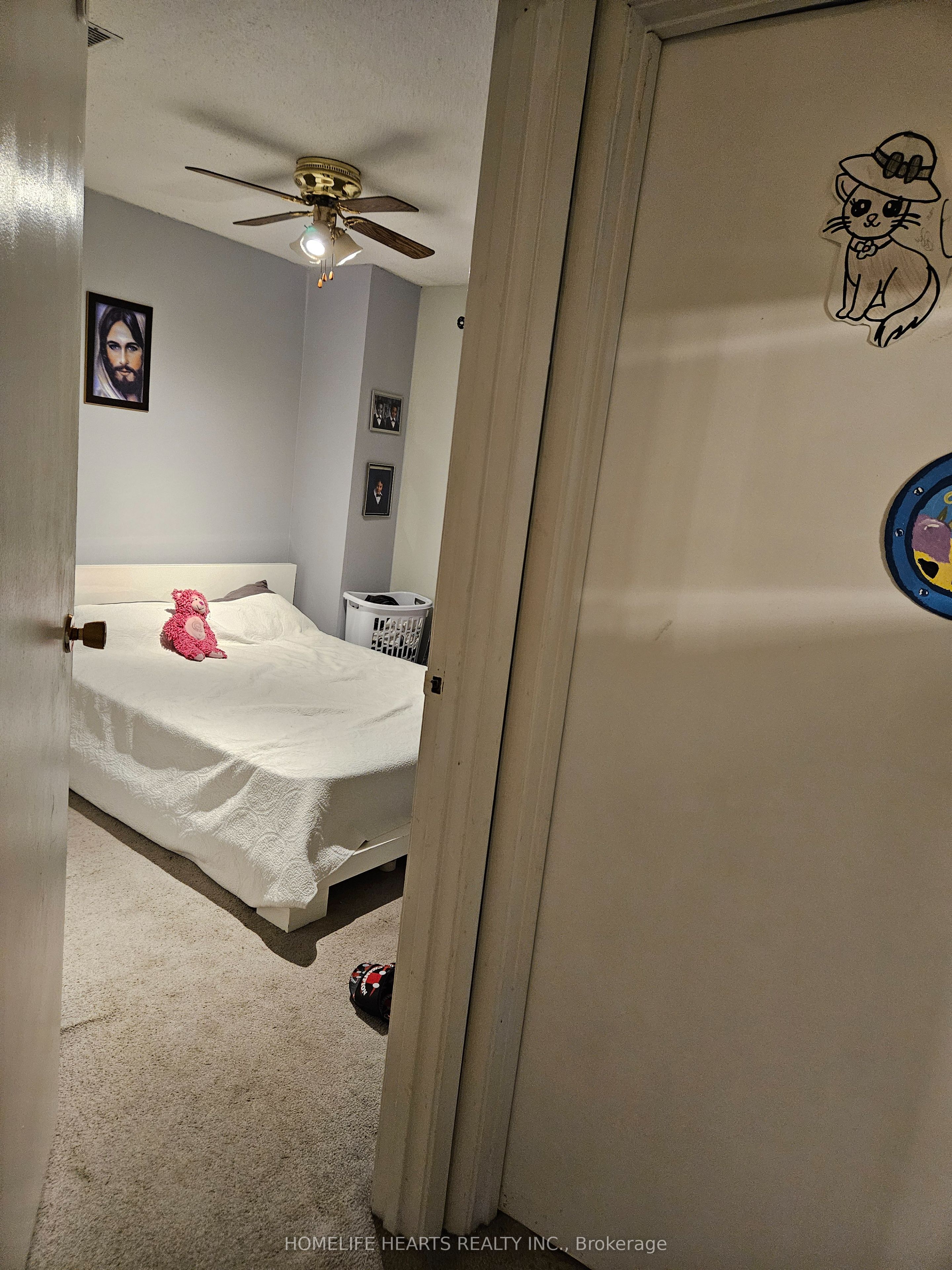 #7 - 1051 Cedarglen Gate Property Photo 16