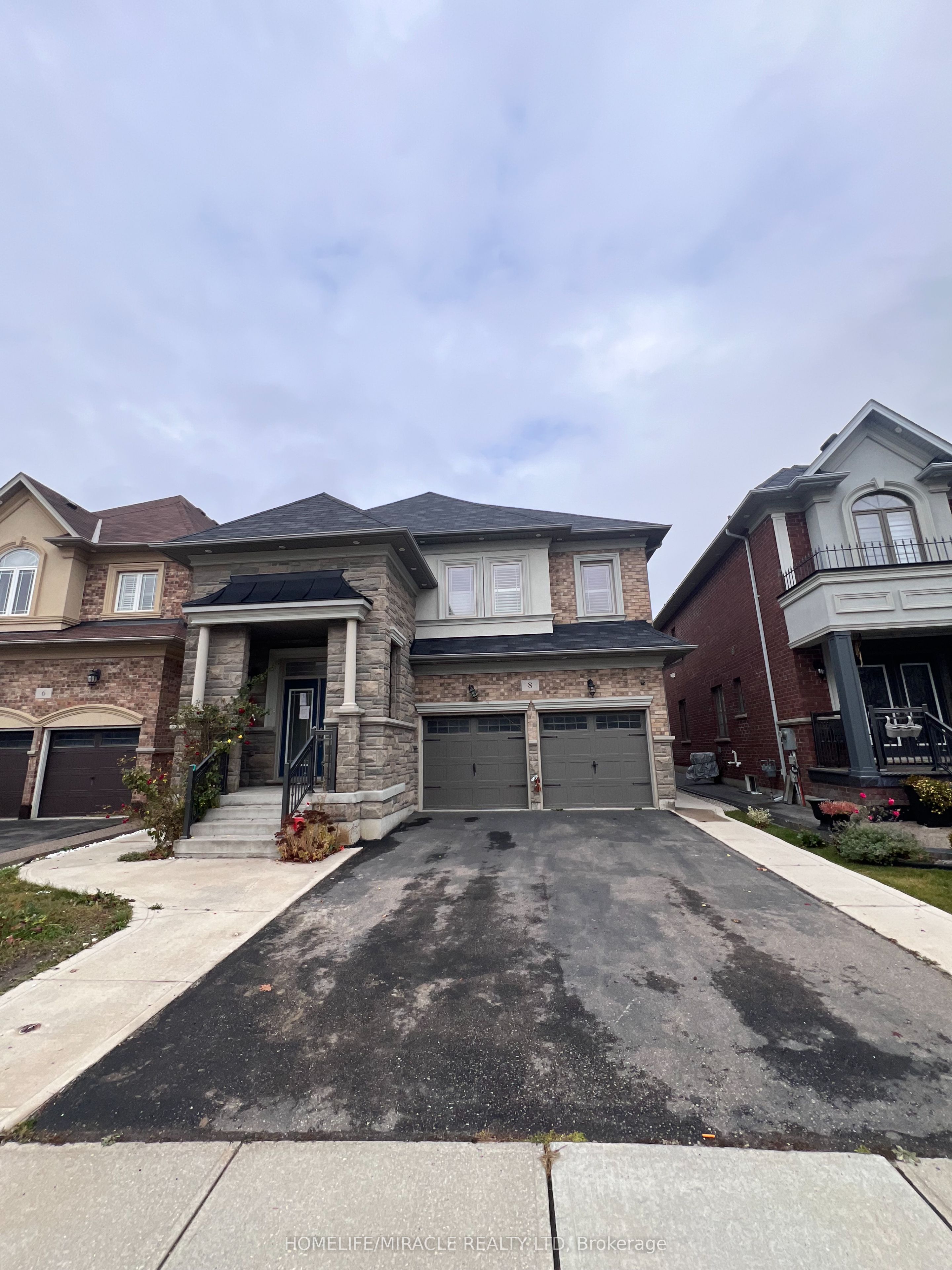 8 Arda Crescent Property Photo 1