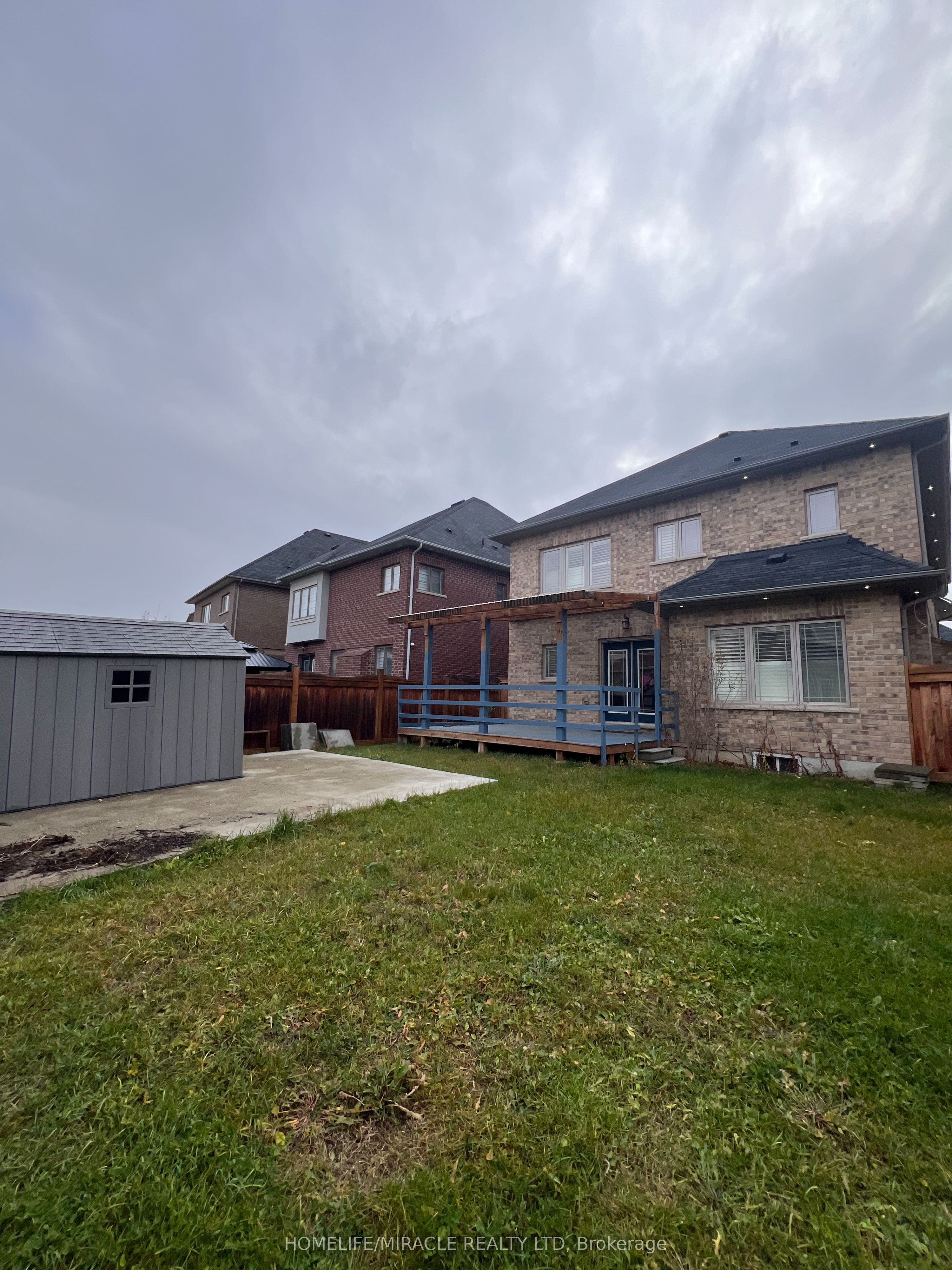 8 Arda Crescent Property Photo 6