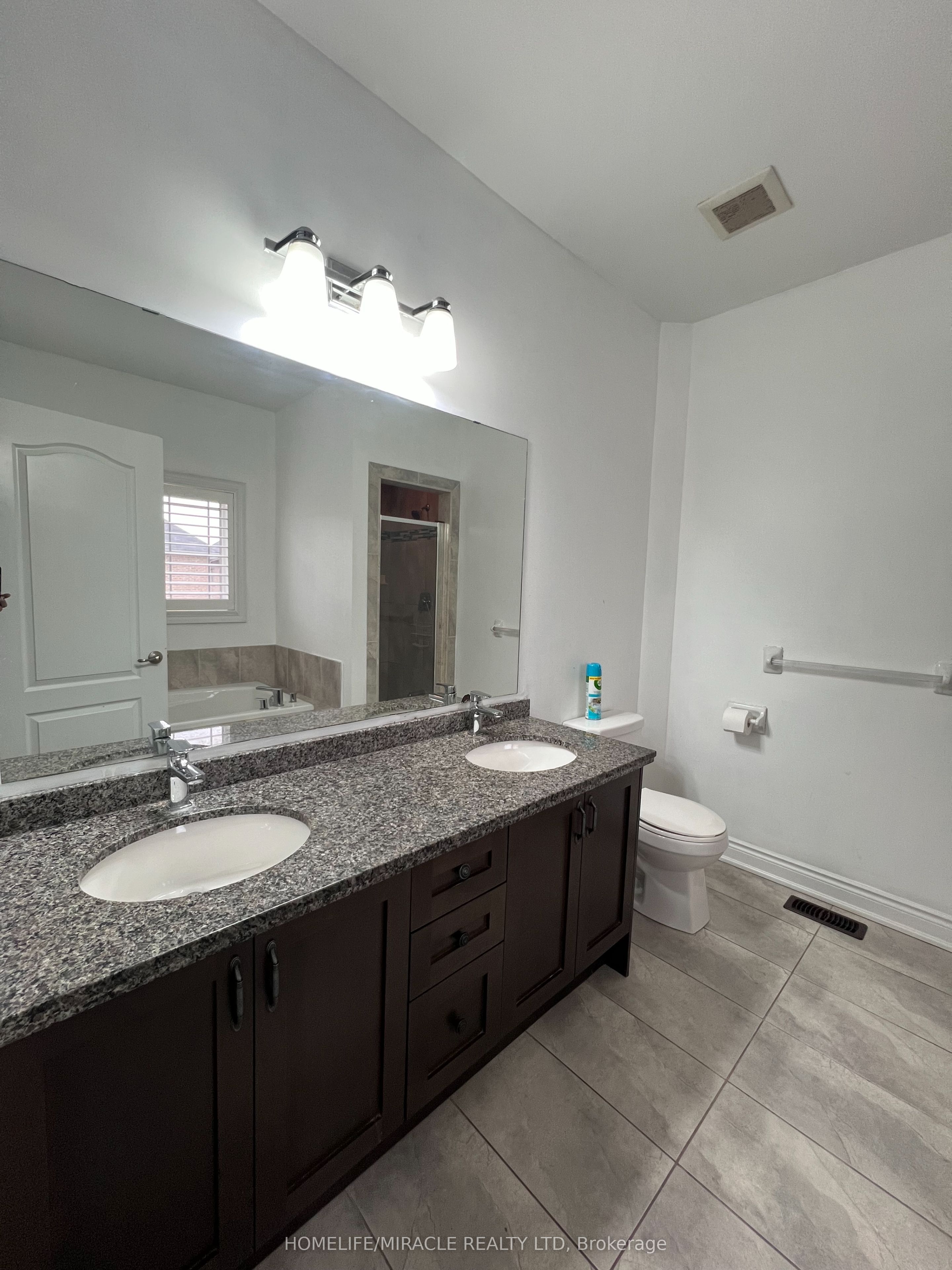 8 Arda Crescent Property Photo 18