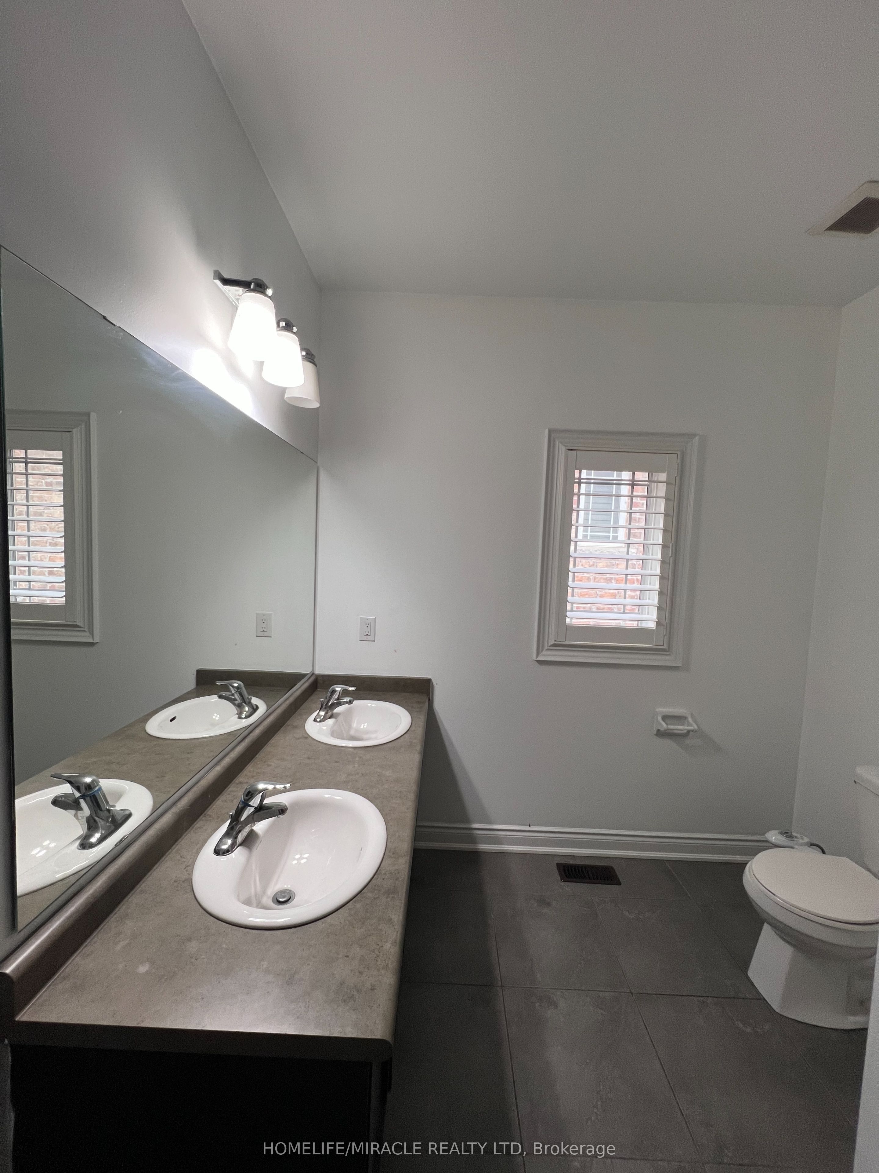 8 Arda Crescent Property Photo 23
