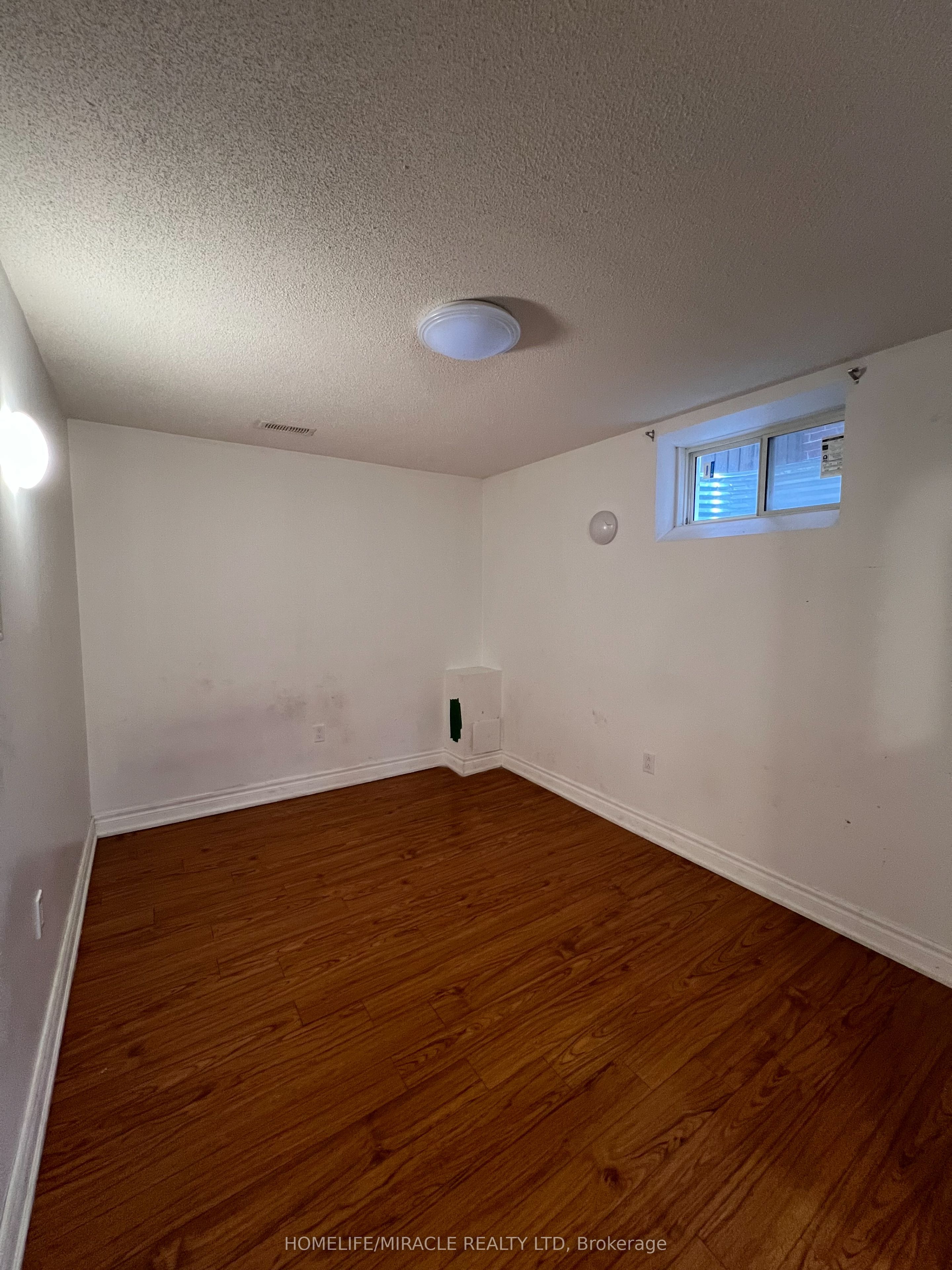 8 Arda Crescent Property Photo 32