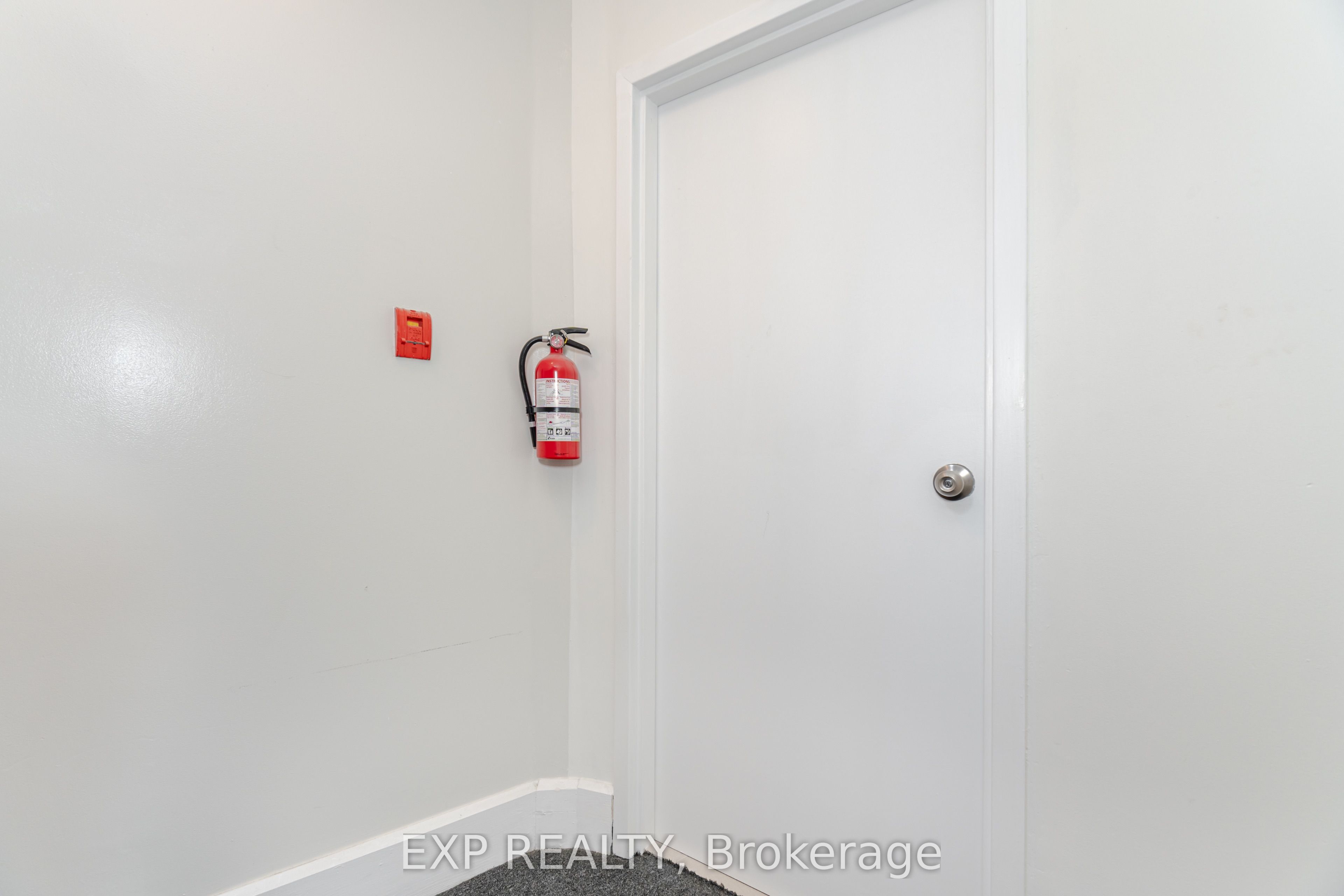 #2nd Fl - 174 Evelyn Avenue Property Photo 27