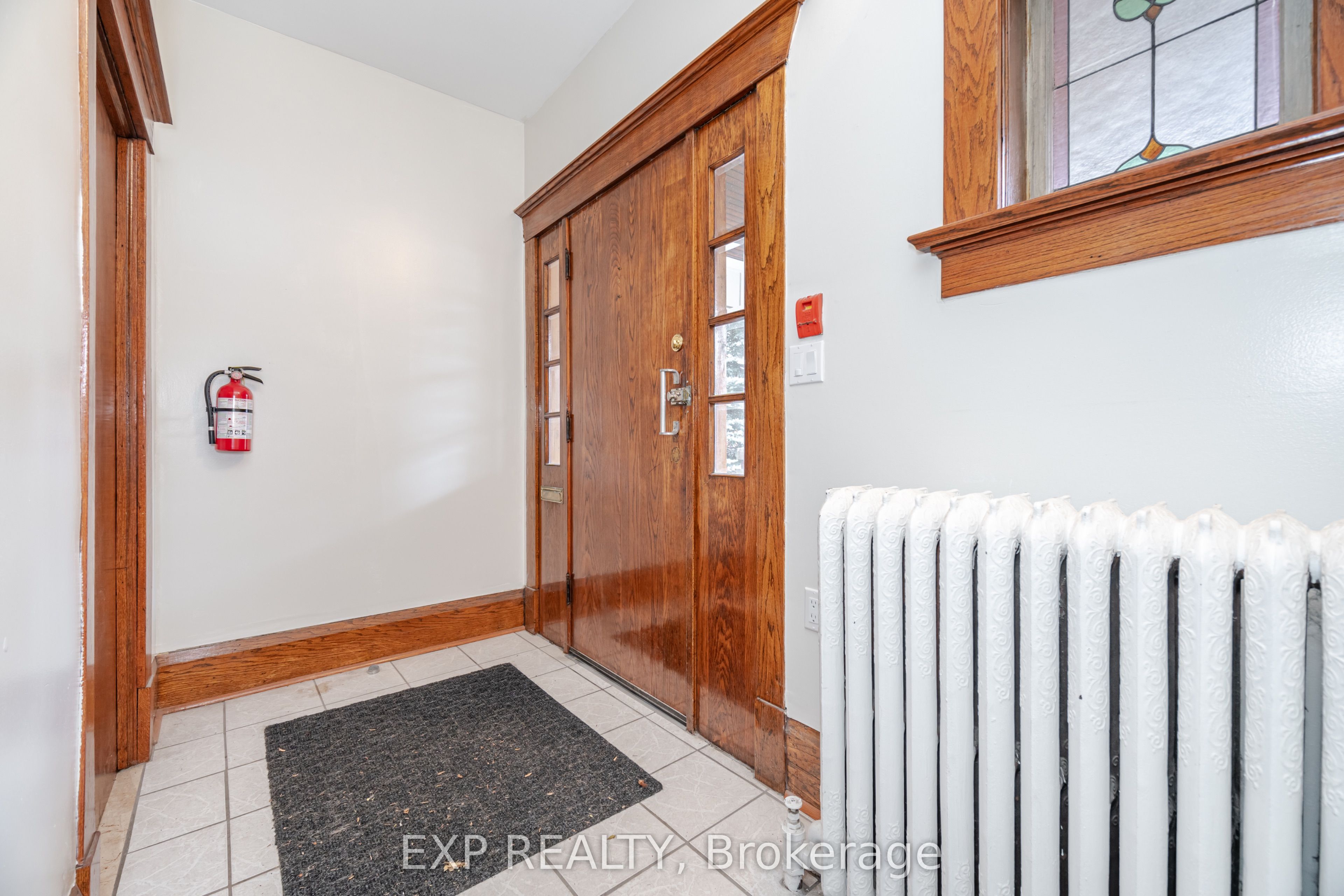 #2nd Fl - 174 Evelyn Avenue Property Photo 29