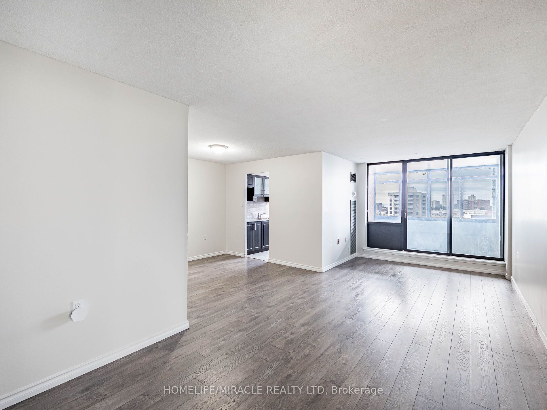 #1208 - 18 Knightbridge Road Property Photo 6