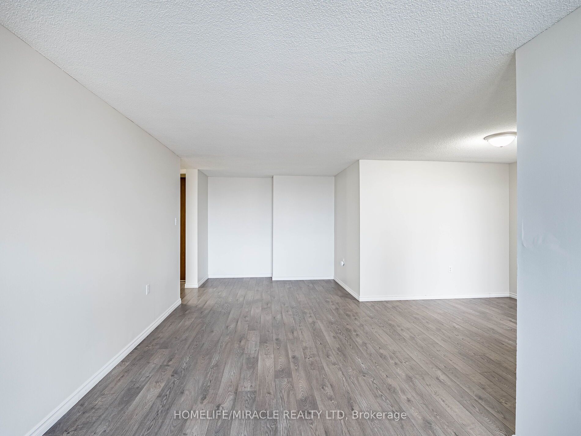 #1208 - 18 Knightbridge Road Property Photo 9
