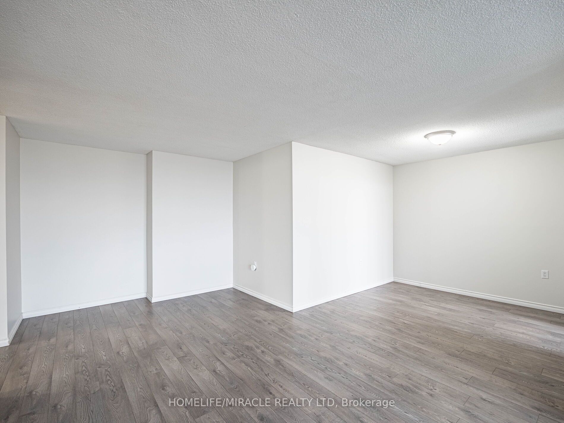 #1208 - 18 Knightbridge Road Property Photo 10