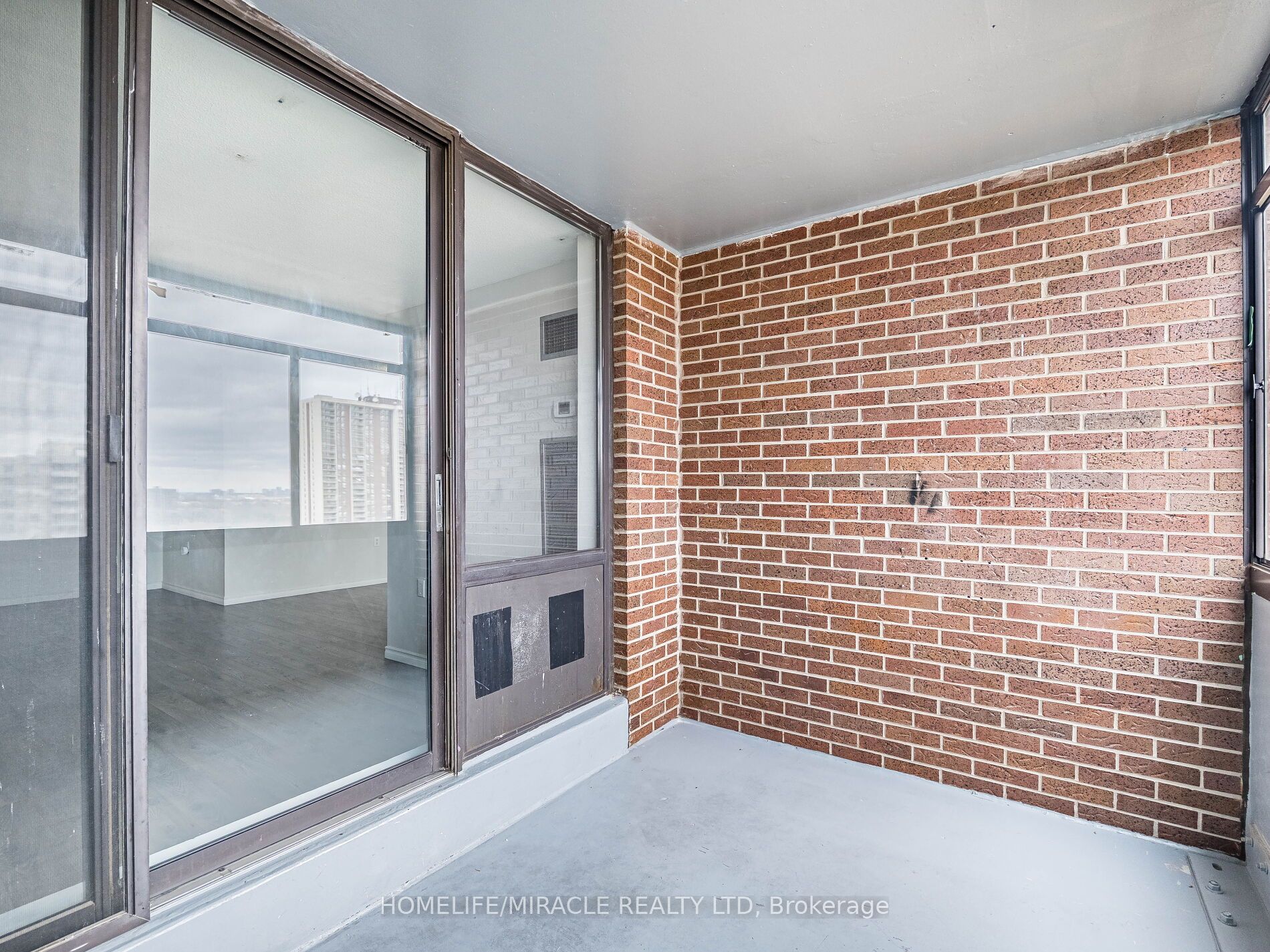 #1208 - 18 Knightbridge Road Property Photo 17
