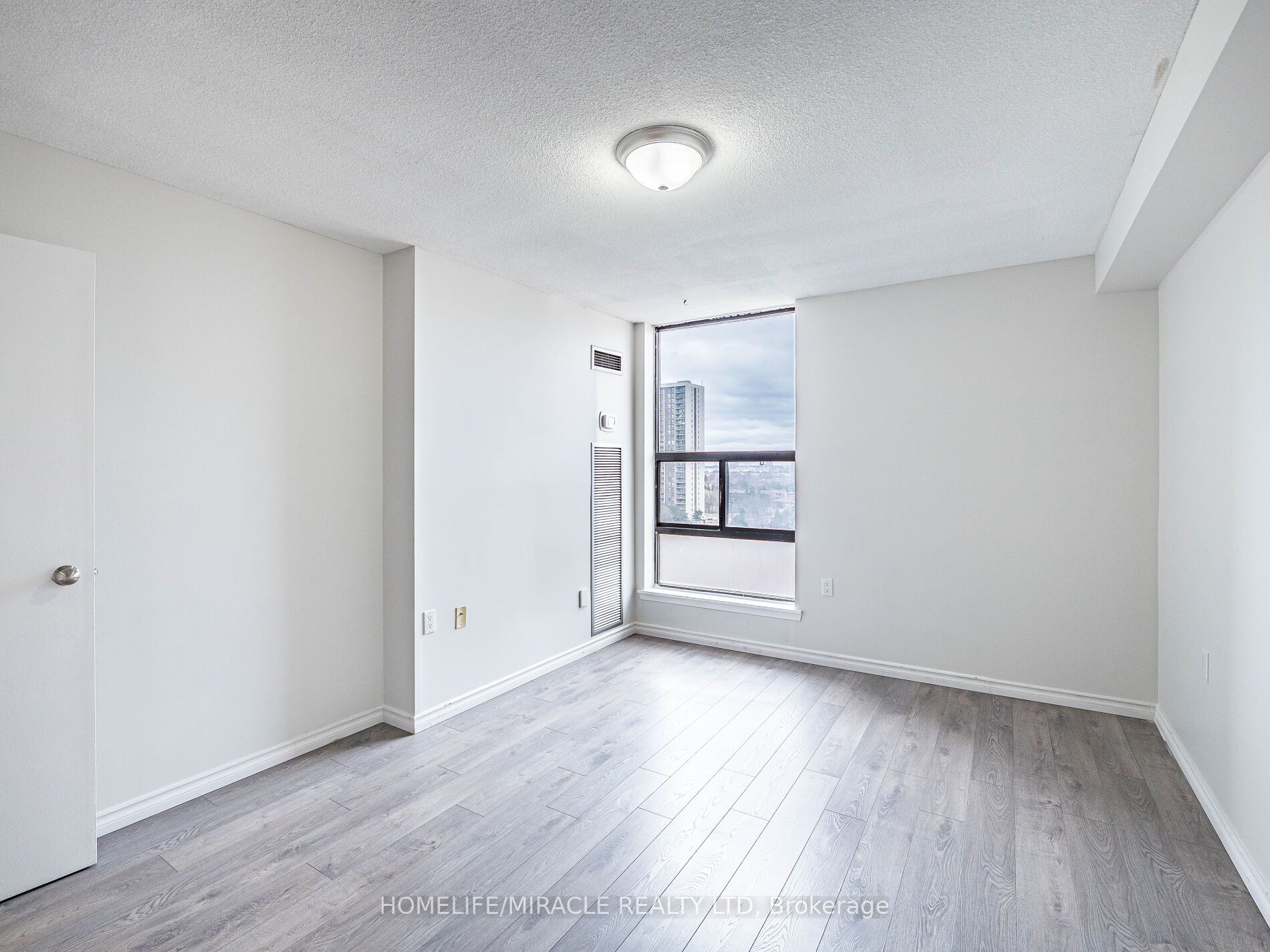 #1208 - 18 Knightbridge Road Property Photo 19