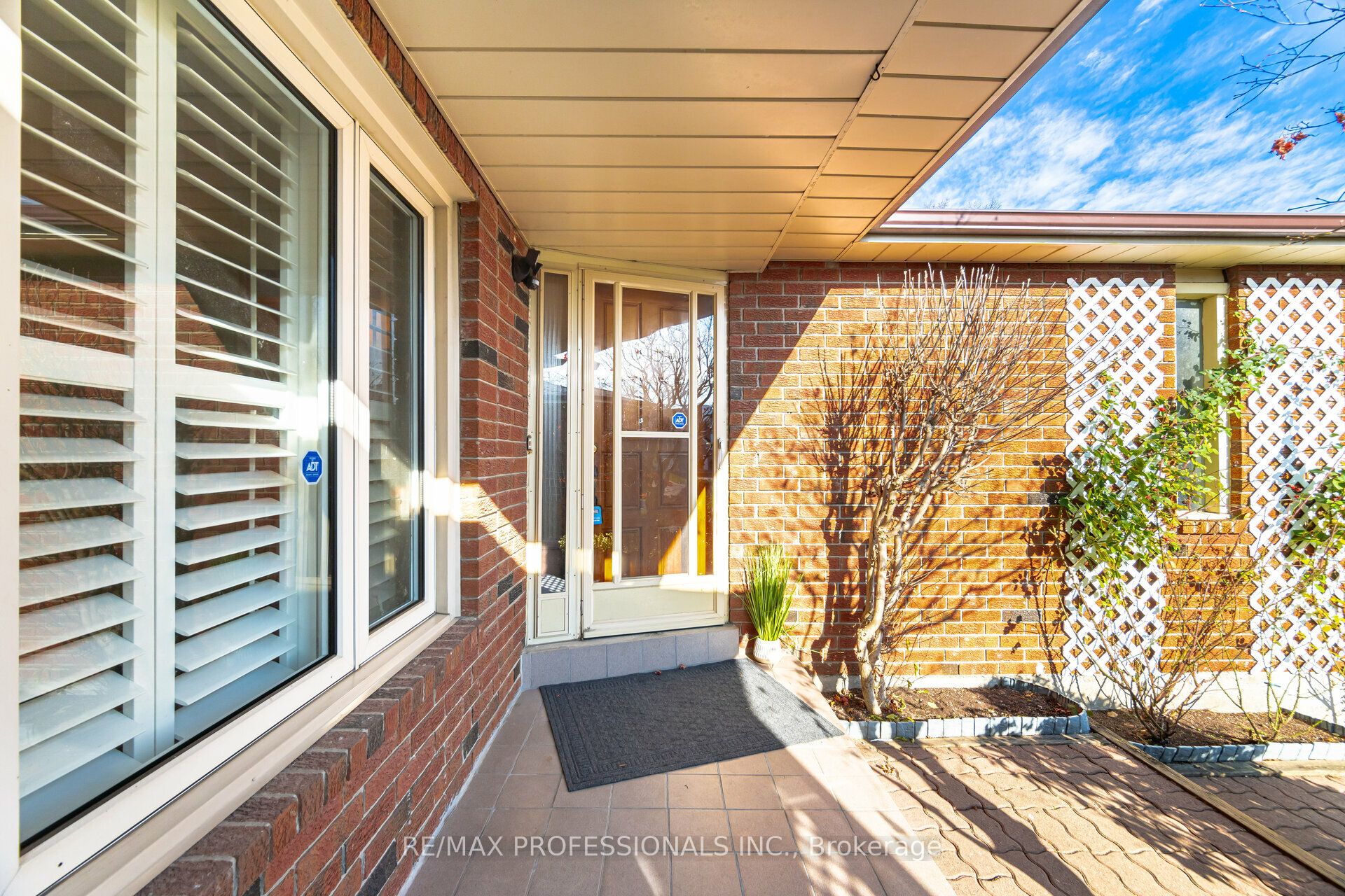 141 Kingsbridge Garden Circle Property Photo 2