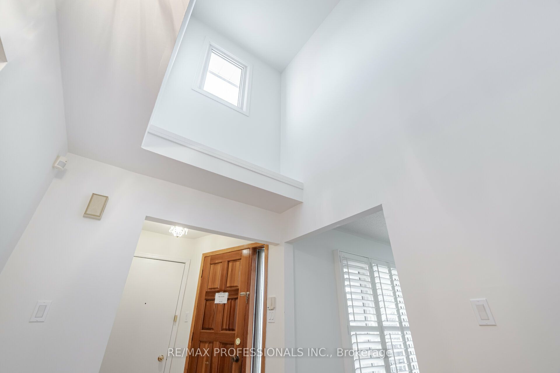 141 Kingsbridge Garden Circle Property Photo 3