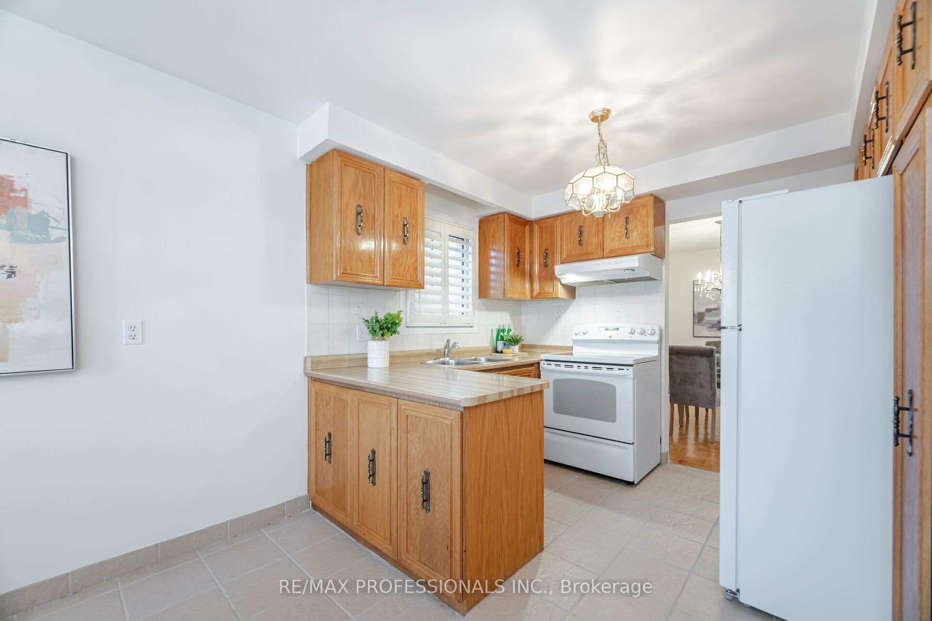 141 Kingsbridge Garden Circle Property Photo 8
