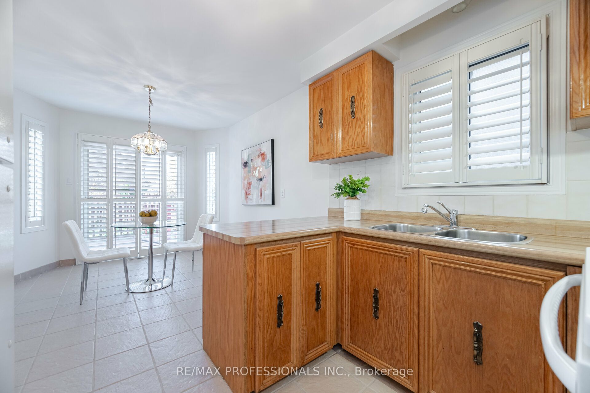 141 Kingsbridge Garden Circle Property Photo 9