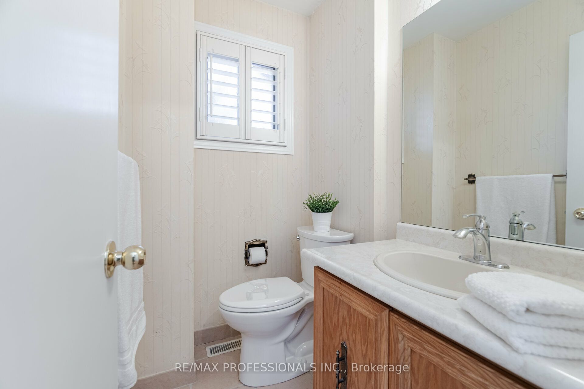 141 Kingsbridge Garden Circle Property Photo 15