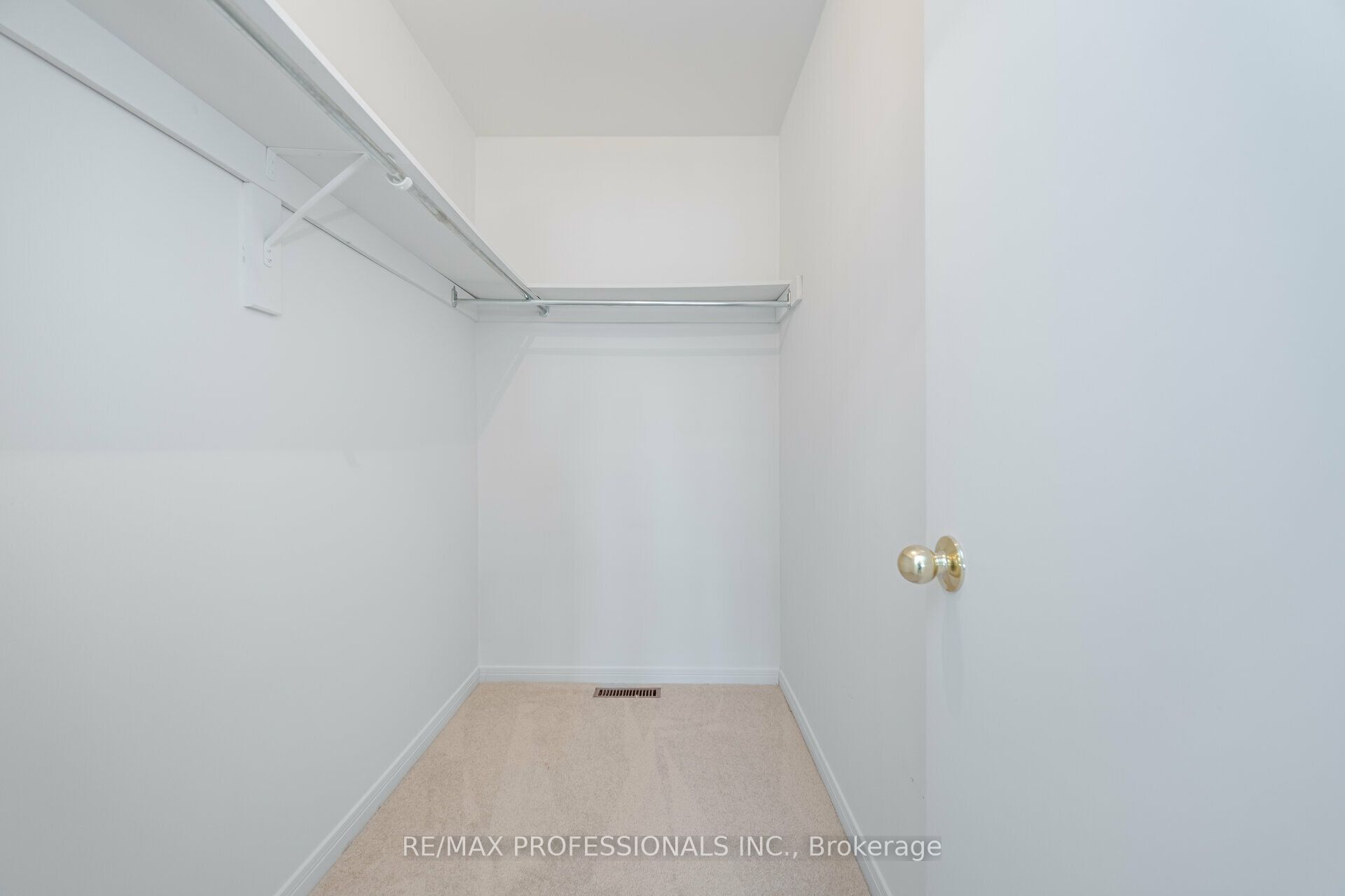141 Kingsbridge Garden Circle Property Photo 20