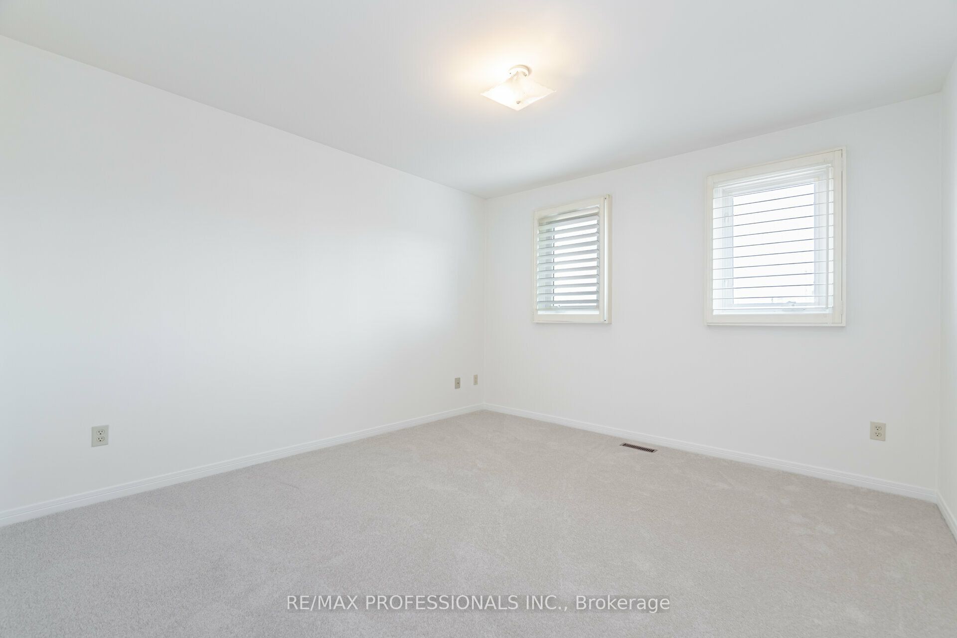 141 Kingsbridge Garden Circle Property Photo 22