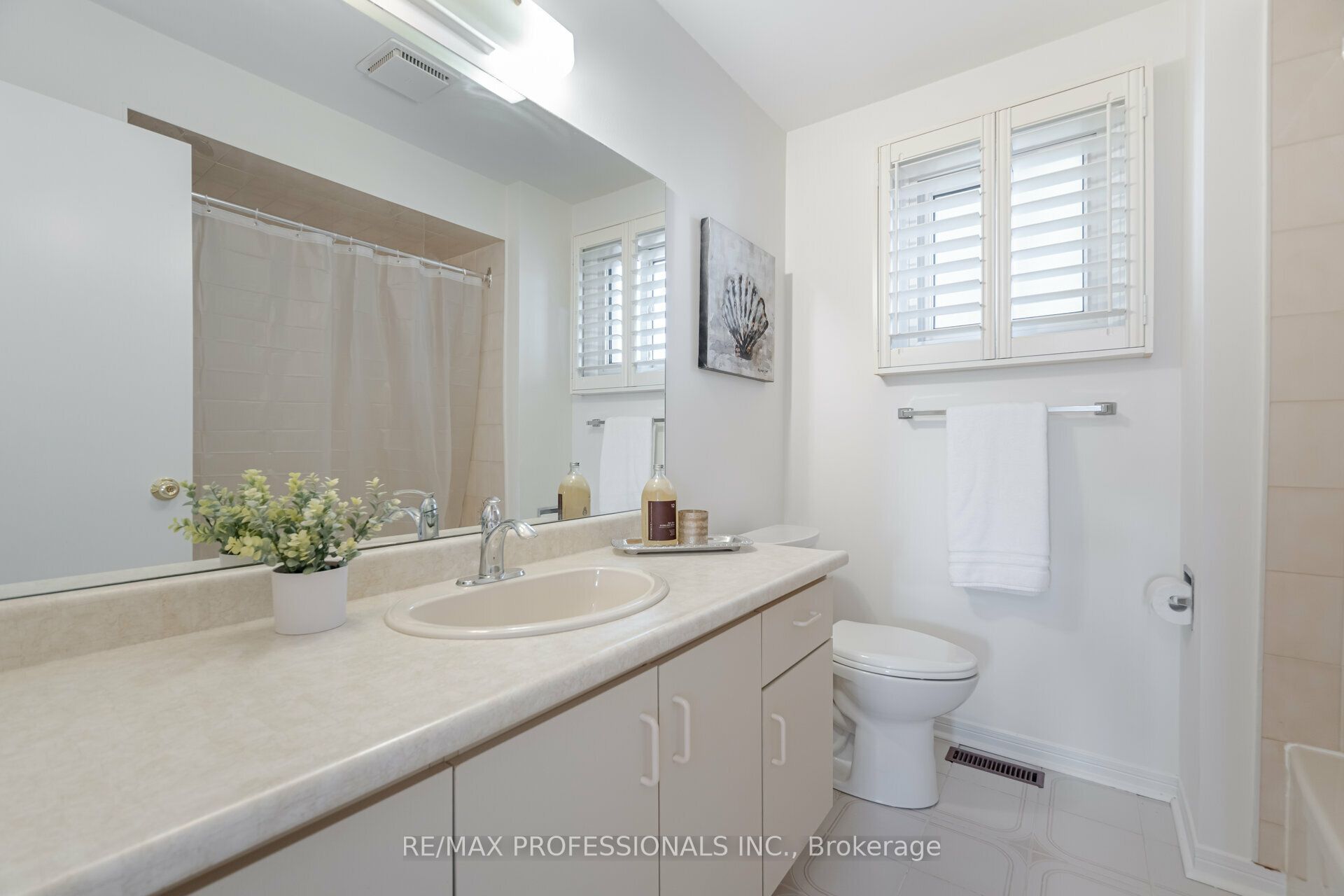 141 Kingsbridge Garden Circle Property Photo 23