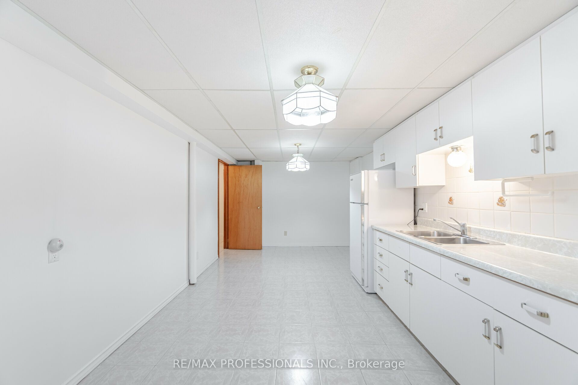 141 Kingsbridge Garden Circle Property Photo 28