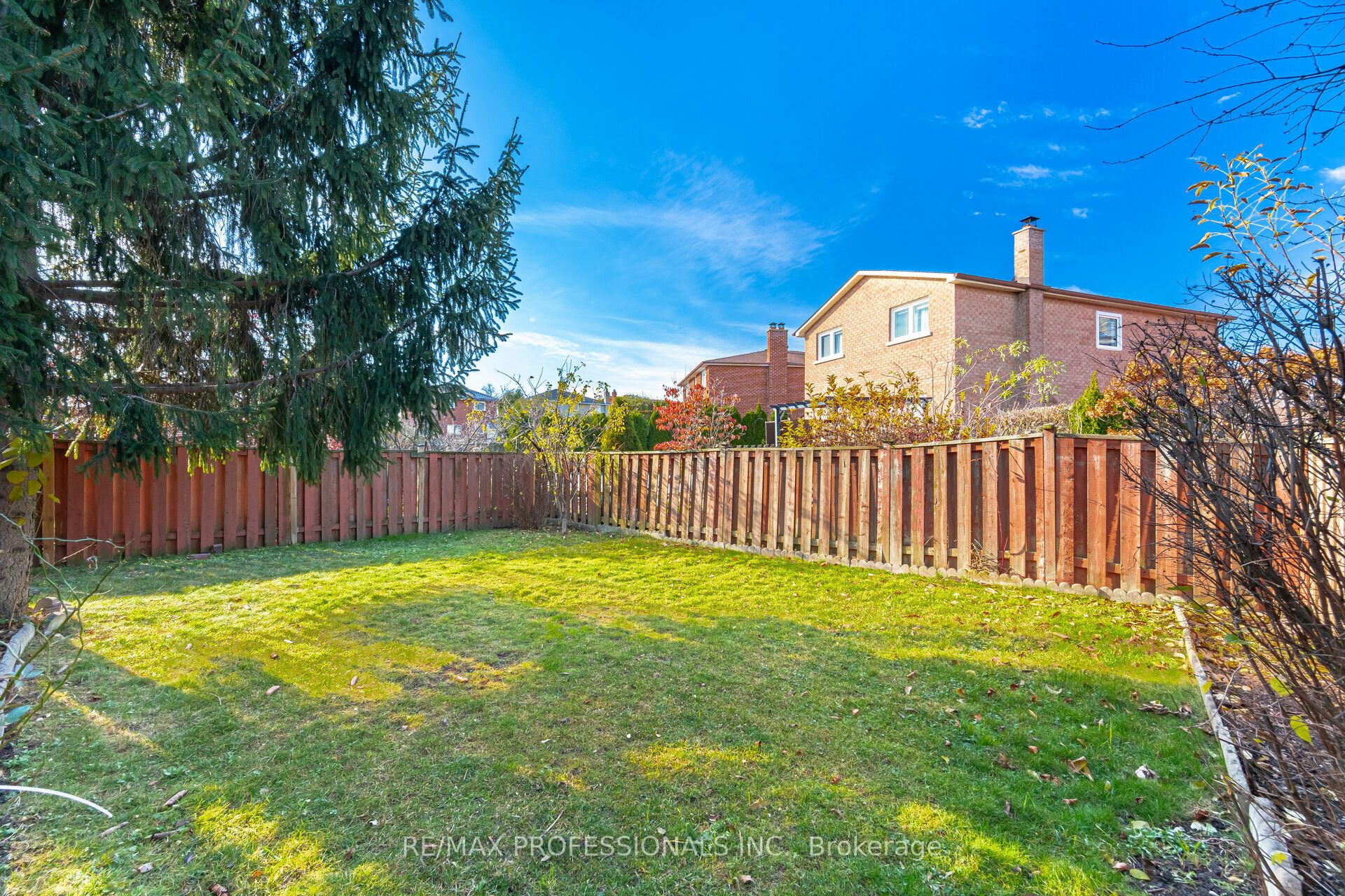 141 Kingsbridge Garden Circle Property Photo 34