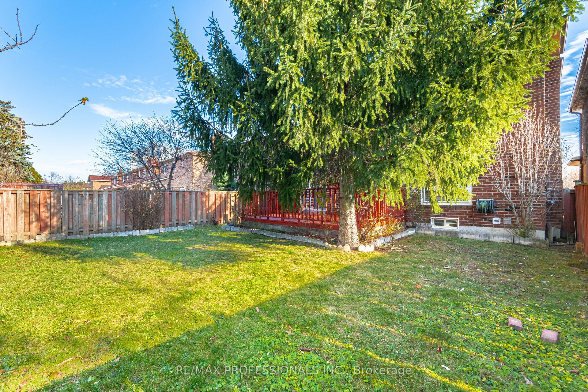 141 Kingsbridge Garden Circle Property Photo 35
