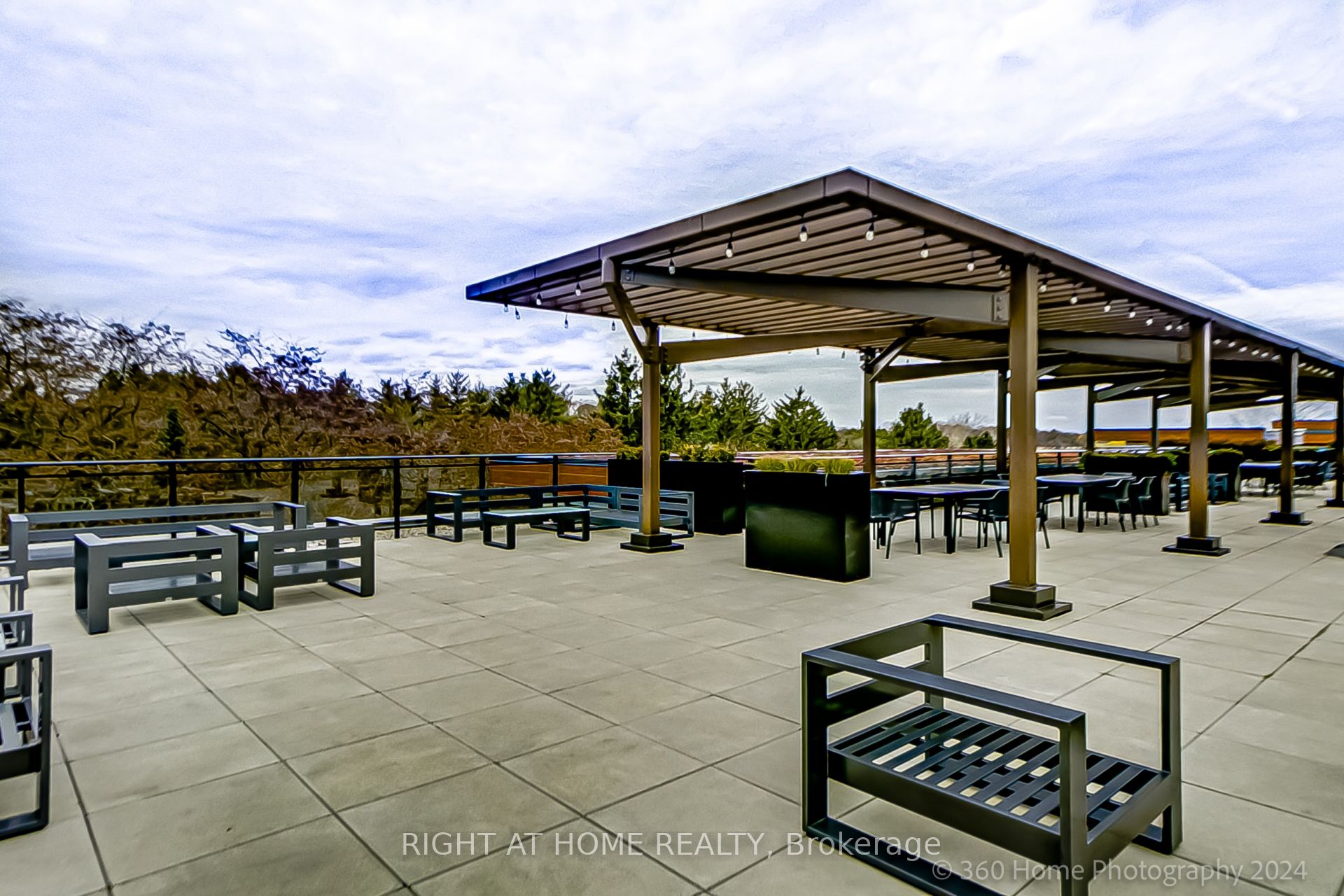 #227 - 1575 Lakeshore Road Property Photo 3