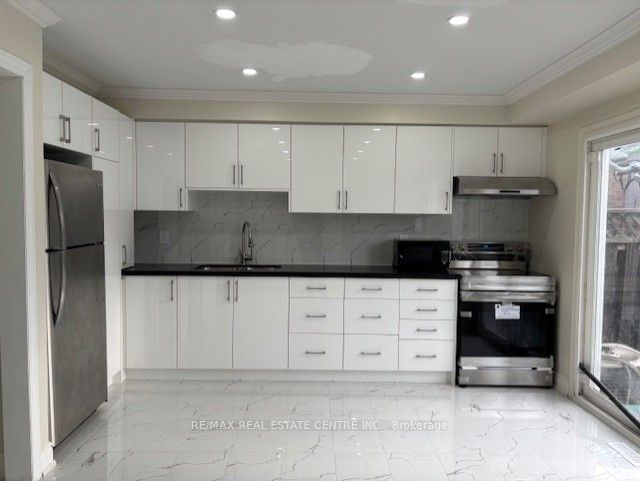 157 Ecclestone Drive Property Photo 3