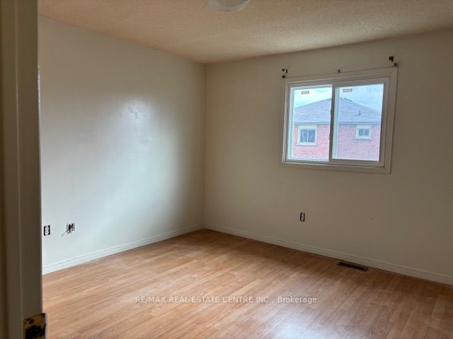 157 Ecclestone Drive Property Photo 6