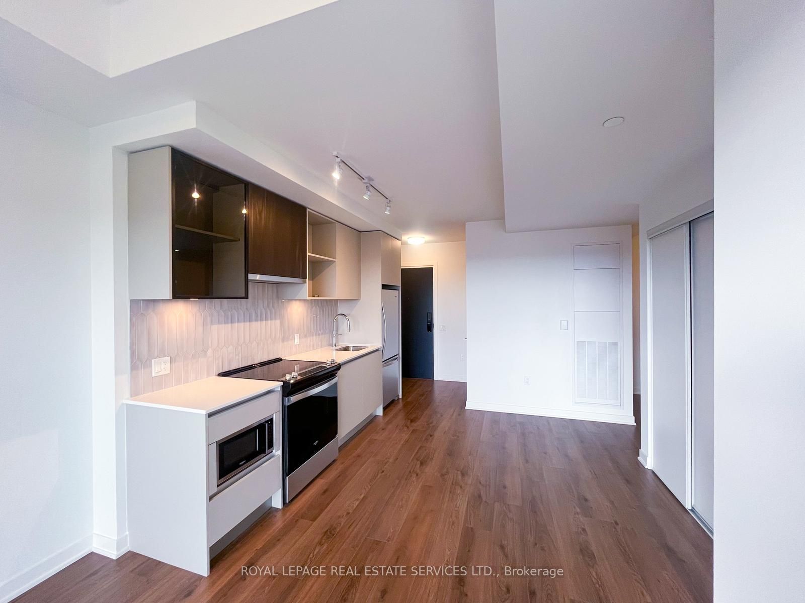 #0 - 395 Dundas Street Property Photo 4