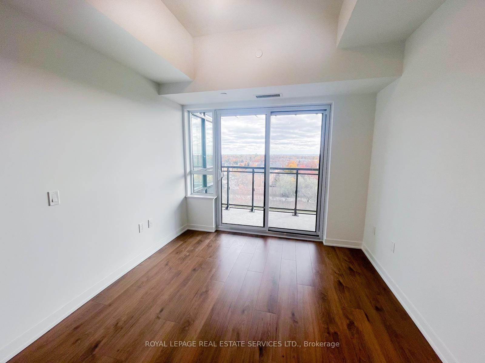 #0 - 395 Dundas Street Property Photo 6