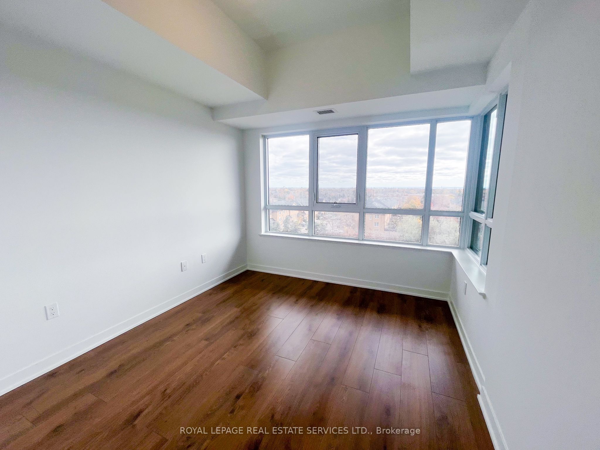 #0 - 395 Dundas Street Property Photo 8