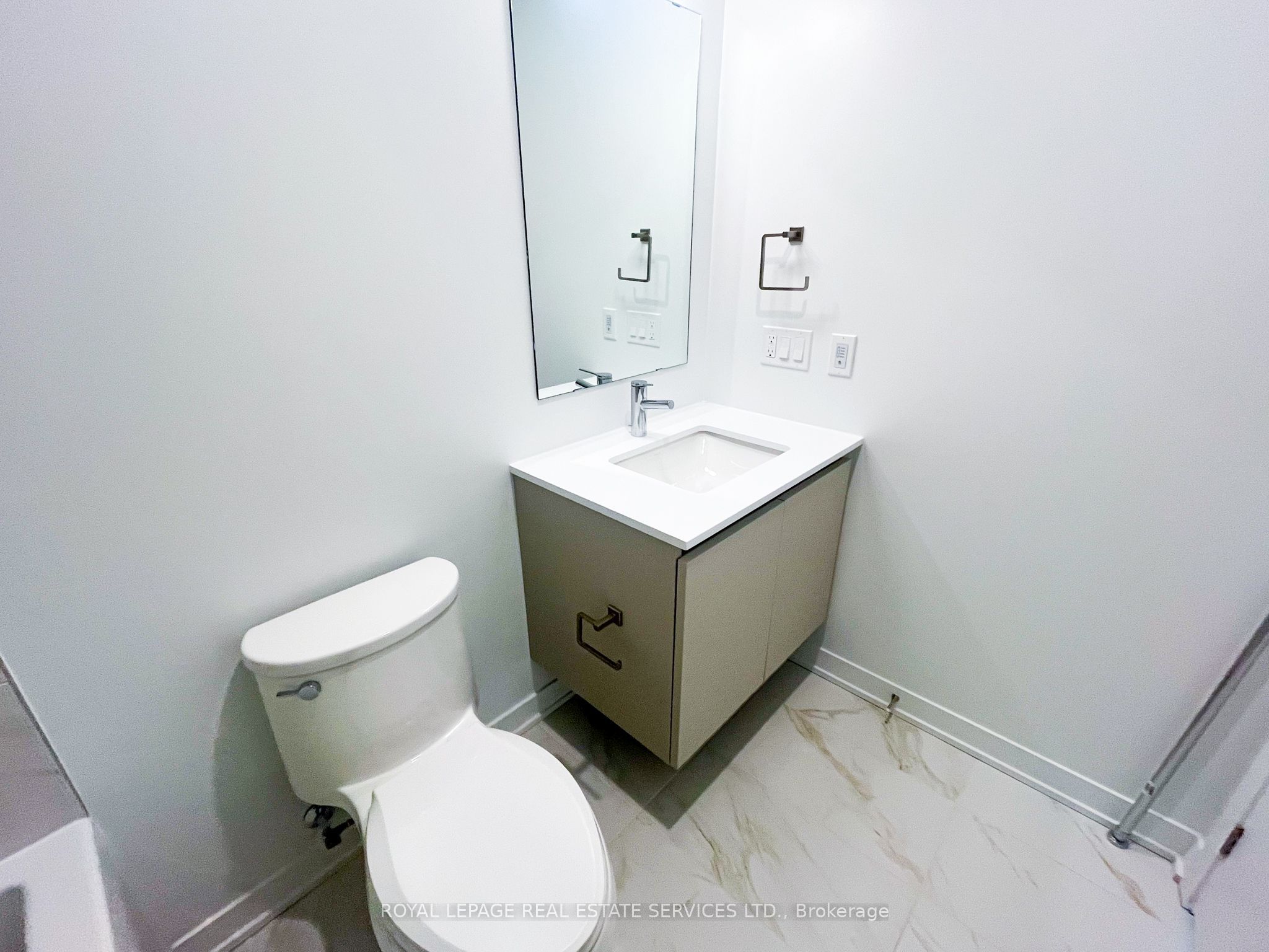 #0 - 395 Dundas Street Property Photo 14