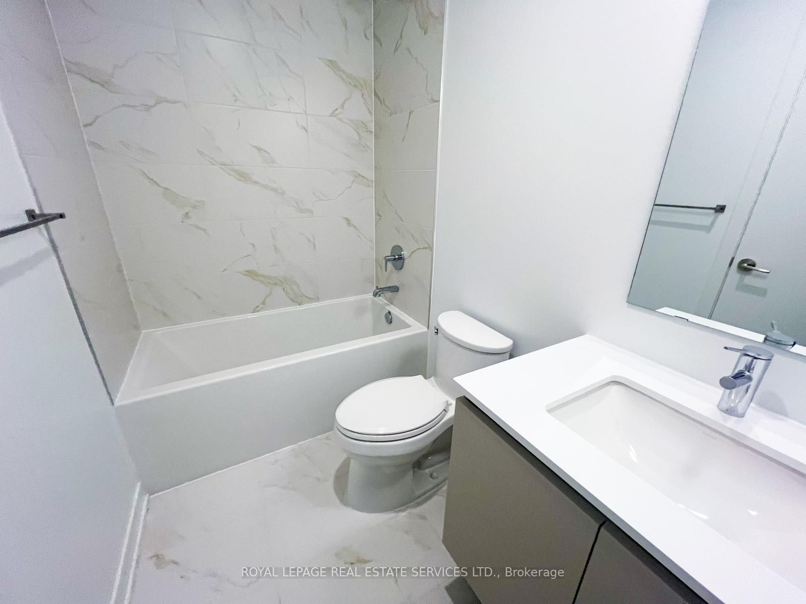 #0 - 395 Dundas Street Property Photo 15
