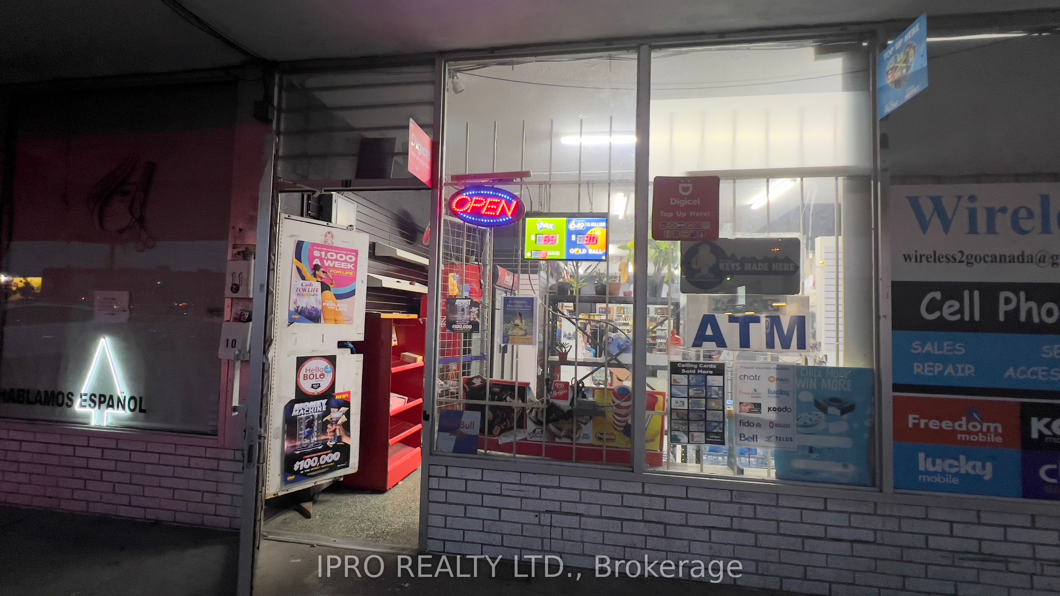 #unit 11 - 2111 Jane Street Property Photo 1