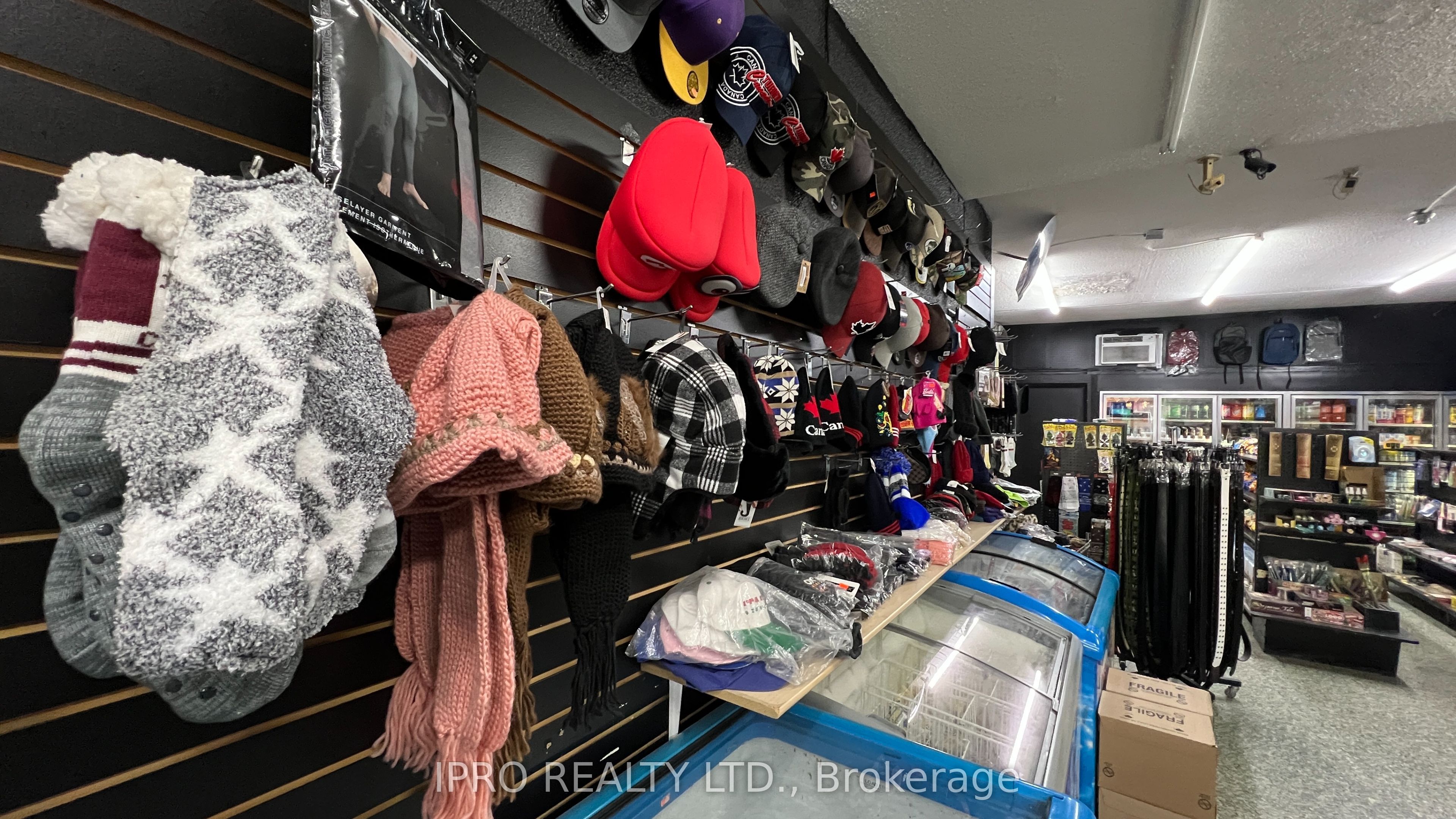 #unit 11 - 2111 Jane Street Property Photo 9