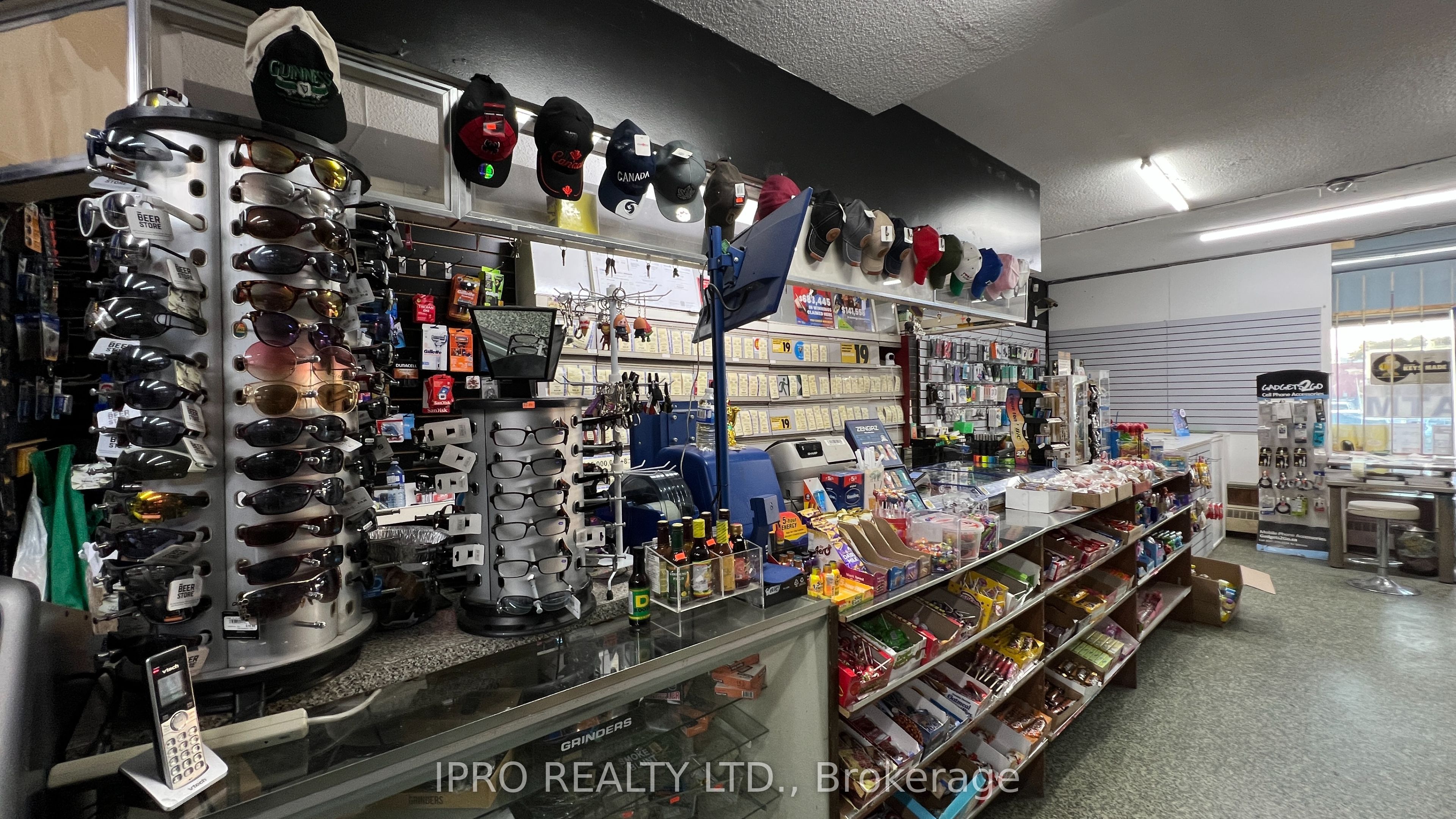 #unit 11 - 2111 Jane Street Property Photo 10