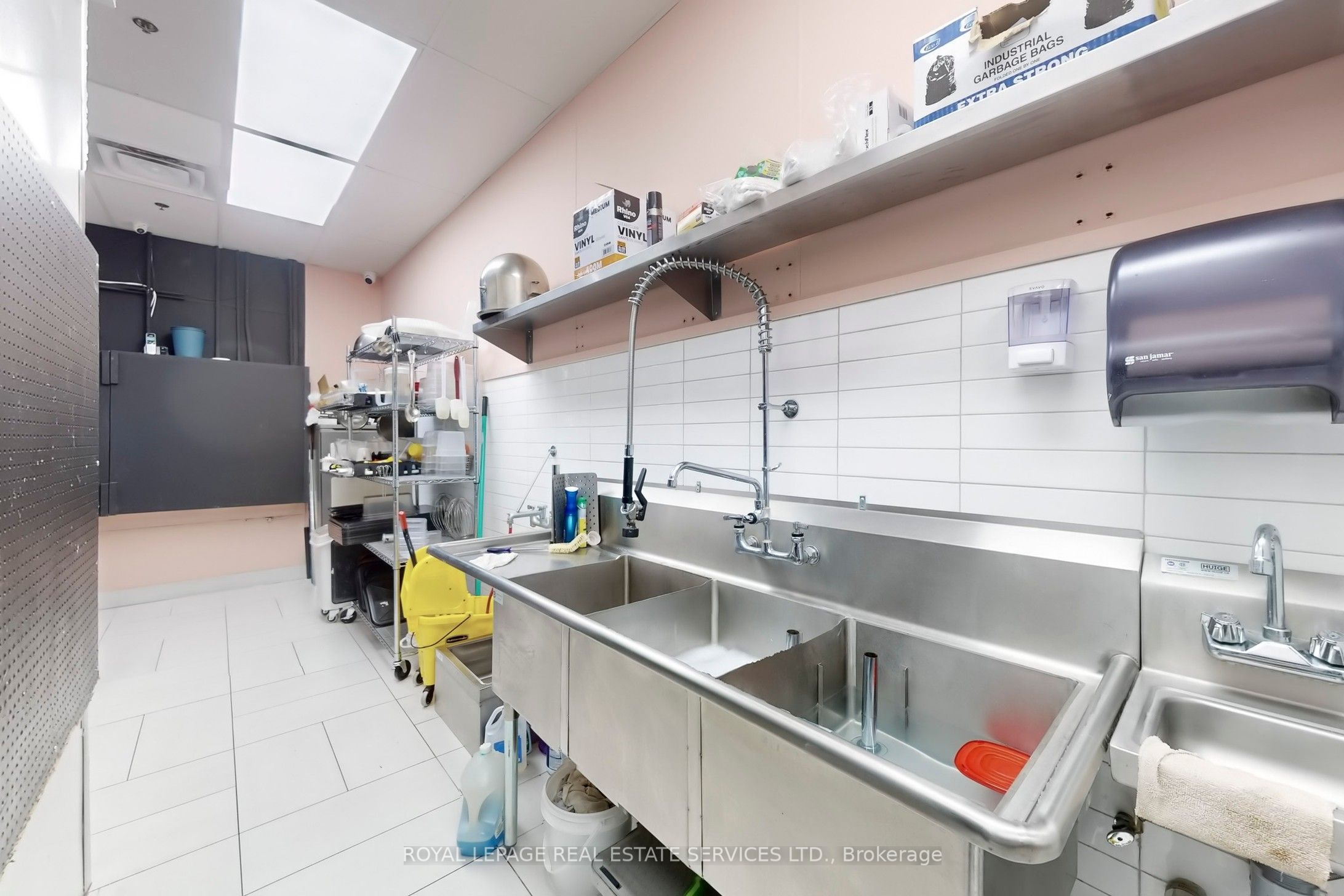 6045 Mavis Road Property Photo 14