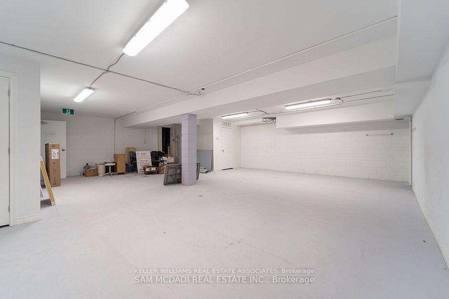 374 Lakeshore Road E Property Photo 9