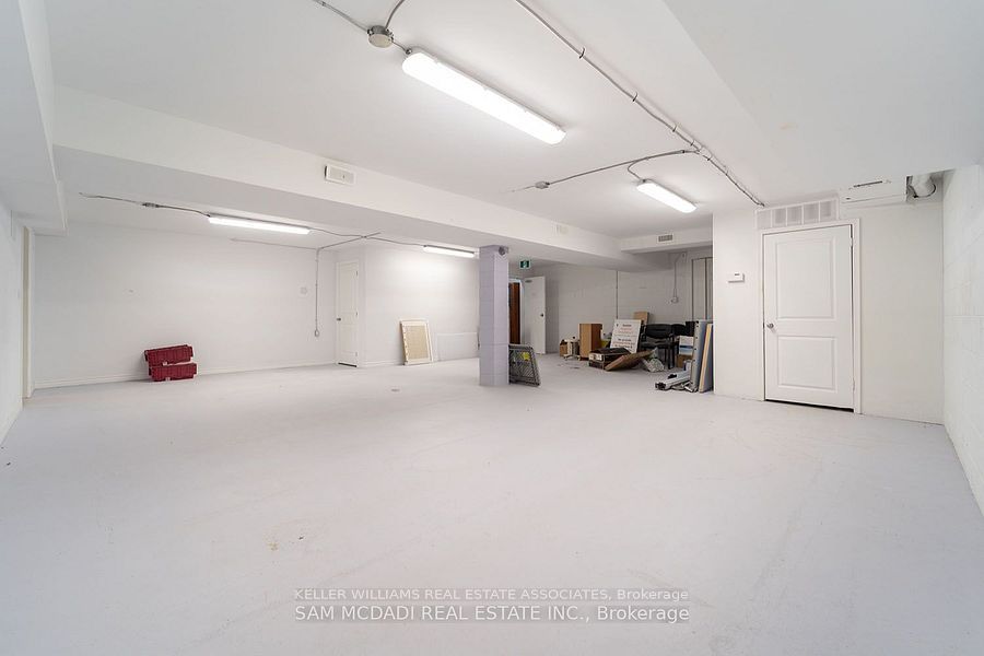 374 Lakeshore Road E Property Photo 10