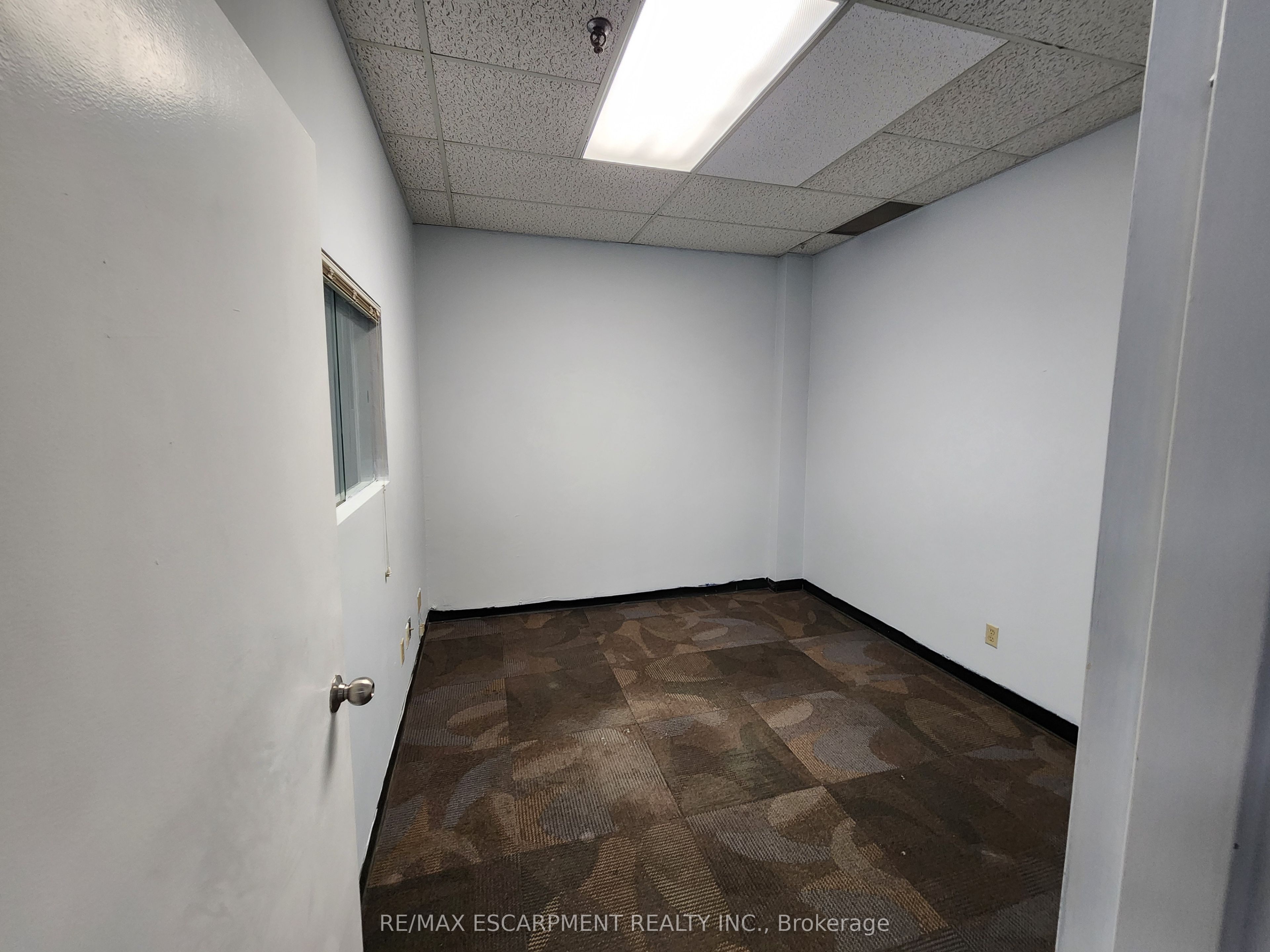 #8 - 3245 Harvester Road Property Photo 3
