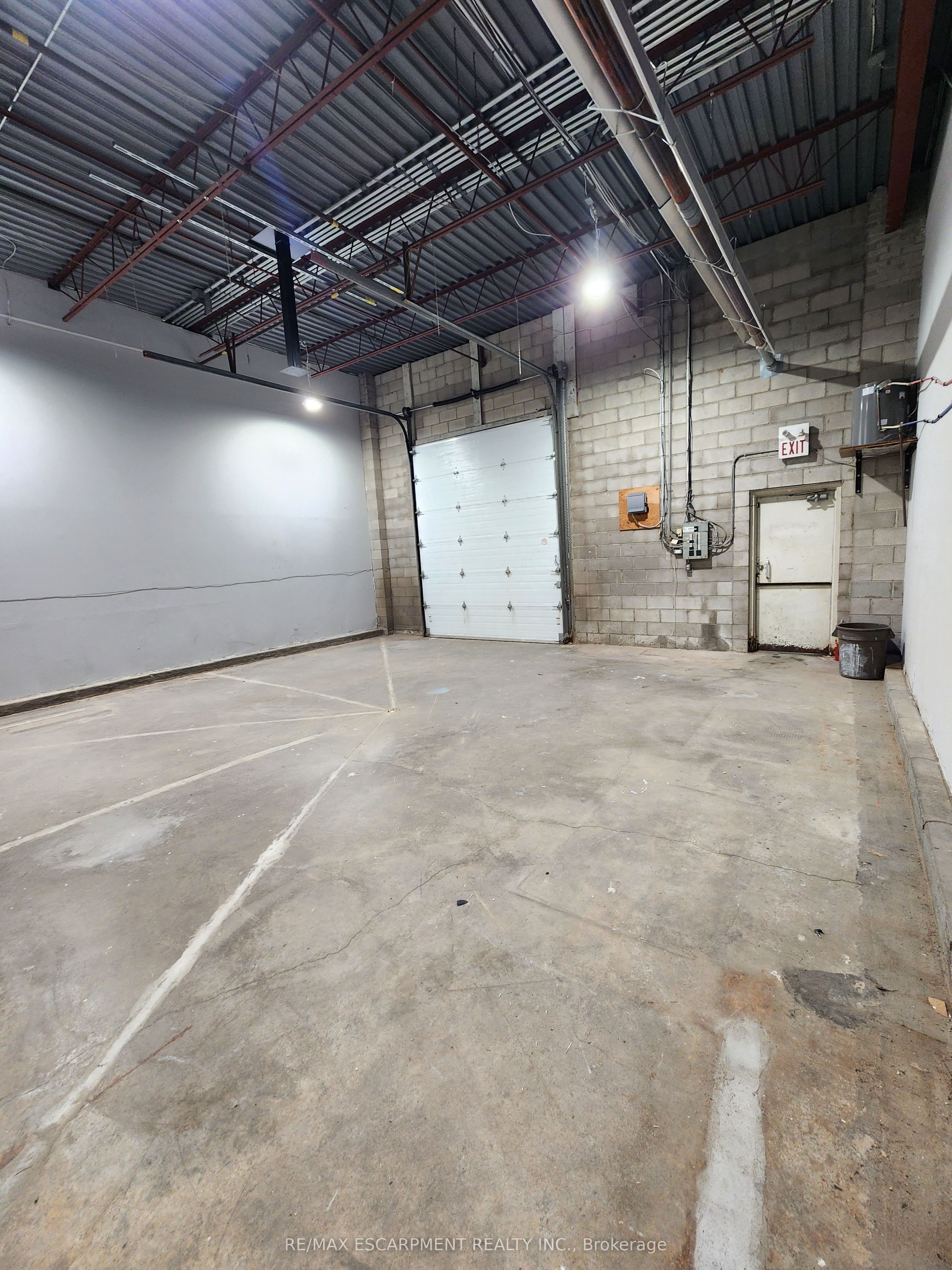 #8 - 3245 Harvester Road Property Photo 4