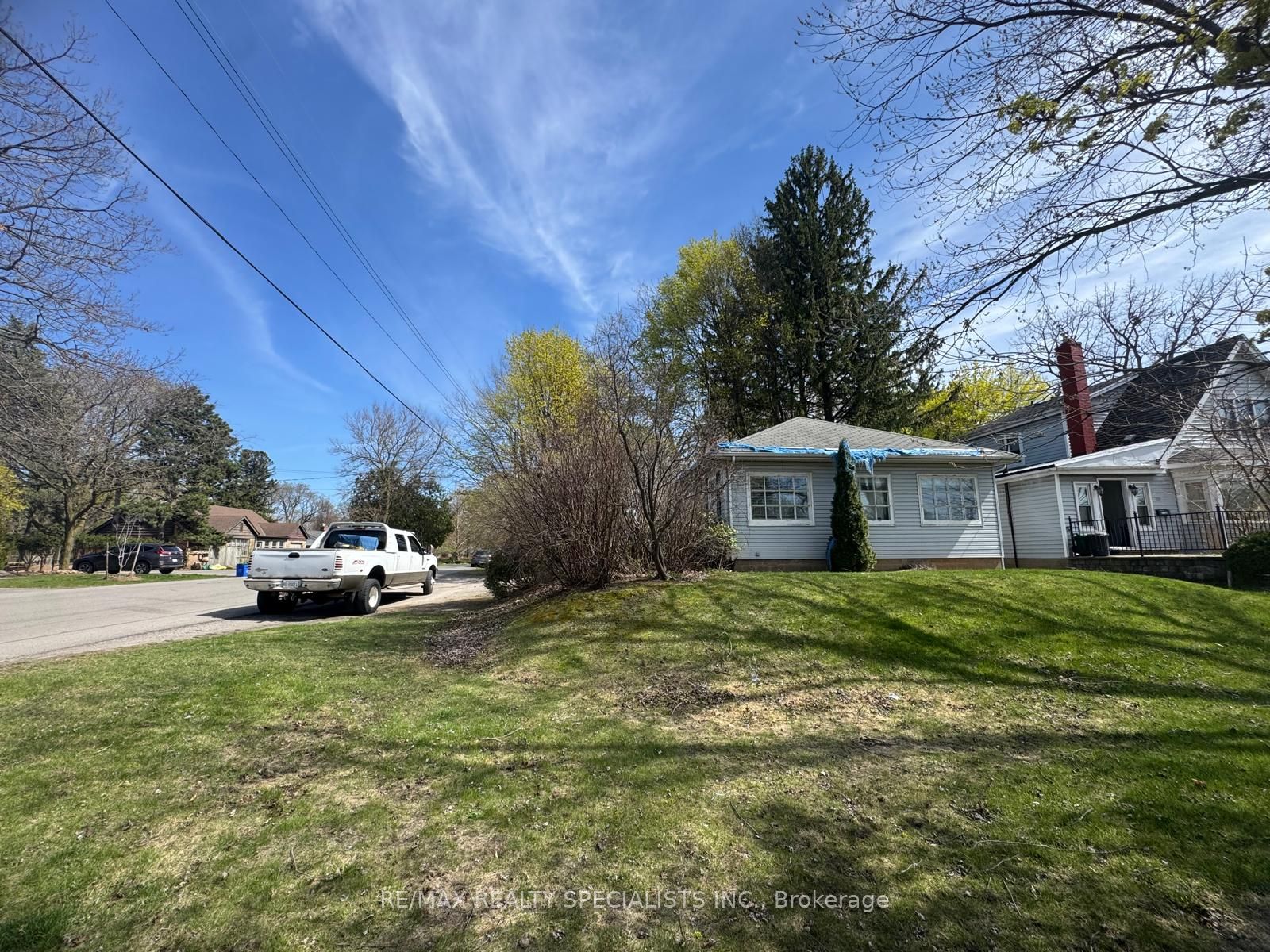 990-992 Birchwood Avenue Property Photo 2