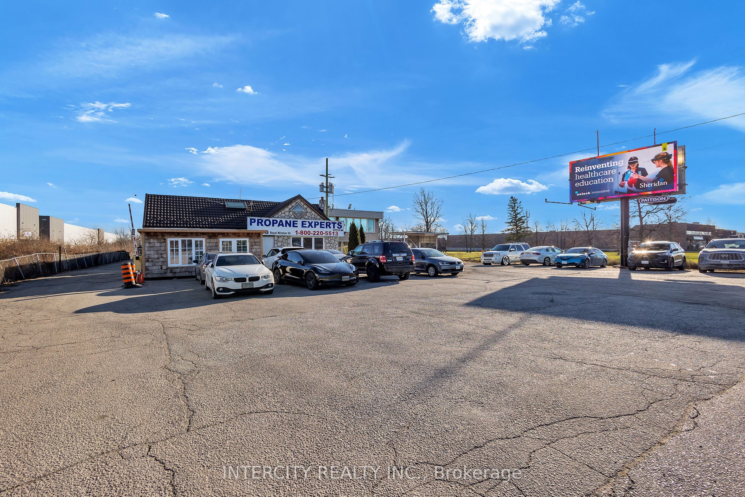 2568 Royal Windsor Drive Property Photo 1