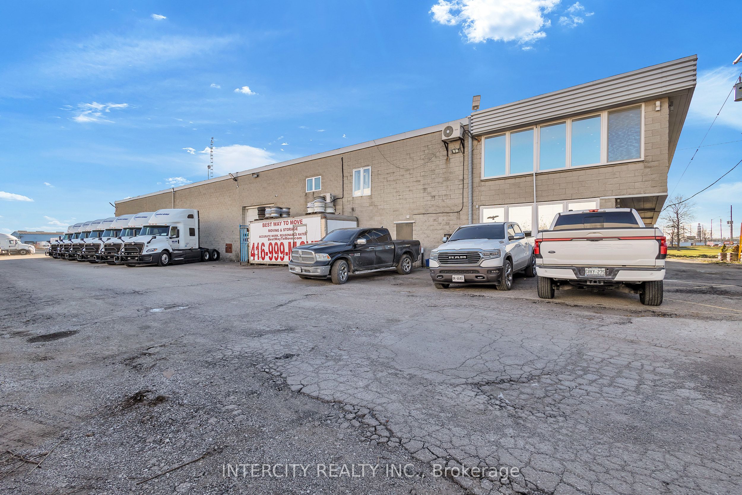 2568 Royal Windsor Drive Property Photo 11