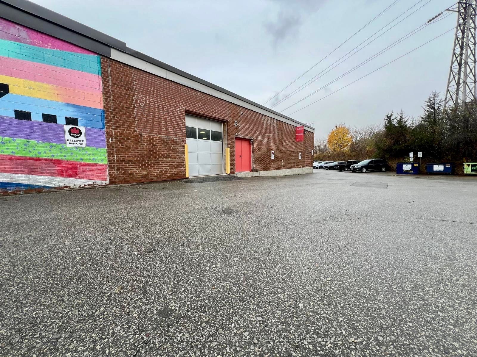 662 Caledonia Road Property Photo 4