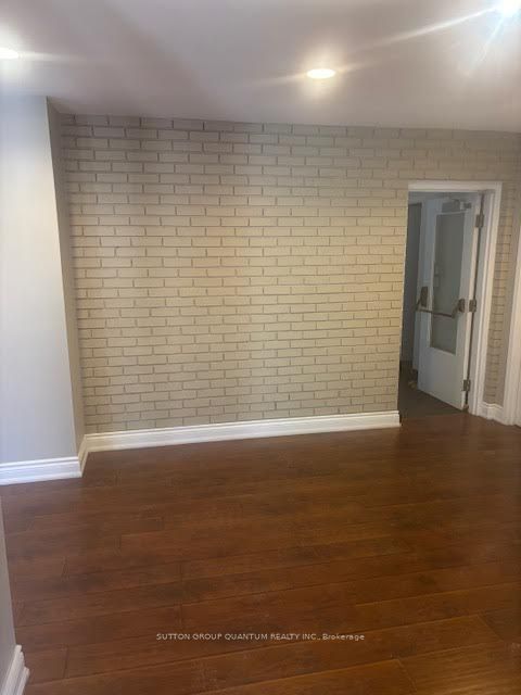 #21 - 323 Church Street Property Photo 2
