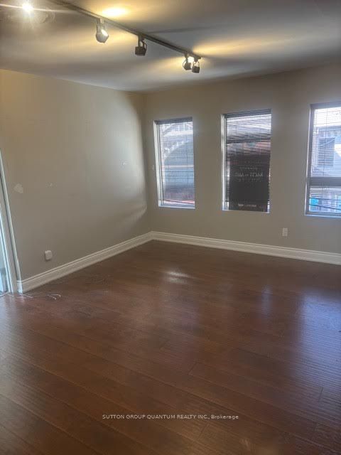 #21 - 323 Church Street Property Photo 5