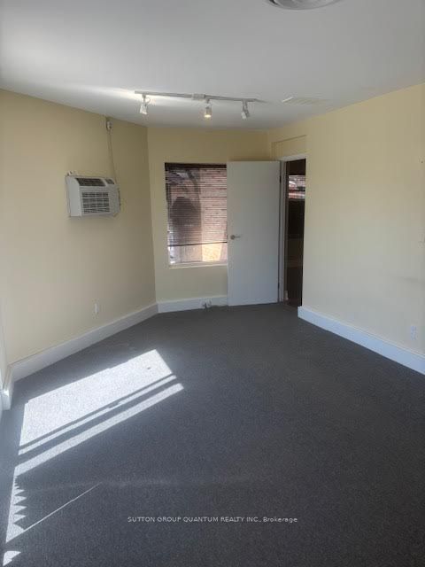 #21 - 323 Church Street Property Photo 6