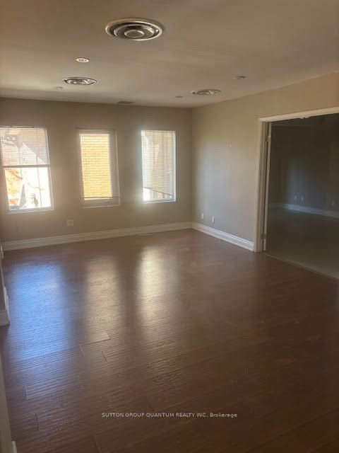 #21 - 323 Church Street Property Photo 9