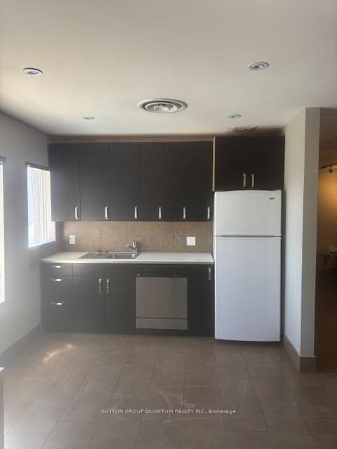 #21 - 323 Church Street Property Photo 10